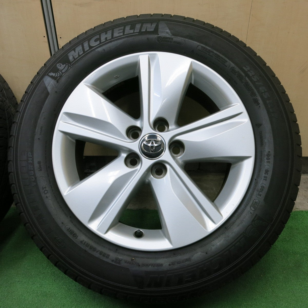 *送料無料* キレイ★トヨタ 60系 ハリアー 純正 225/65R17 ミシュラン LATITUDE TOUR HP 17インチ PCD114.3/5H★4062805ナノ