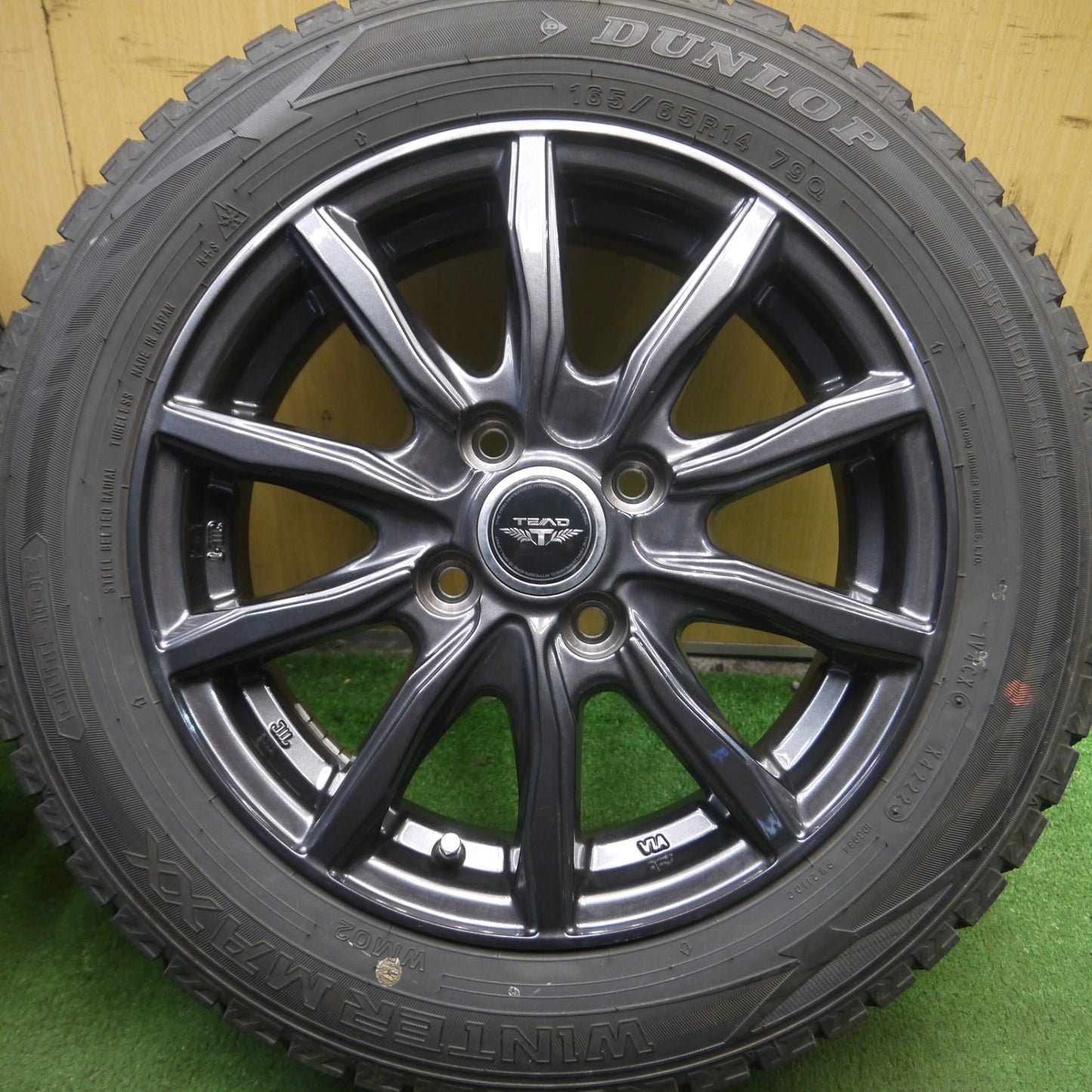 *送料無料* バリ溝！22年！キレイ！9.5分★スタッドレス 165/65R14 ダンロップ ウインターマックス WM02 TEAD テッド 14インチ PCD100/4H★4031502Hス