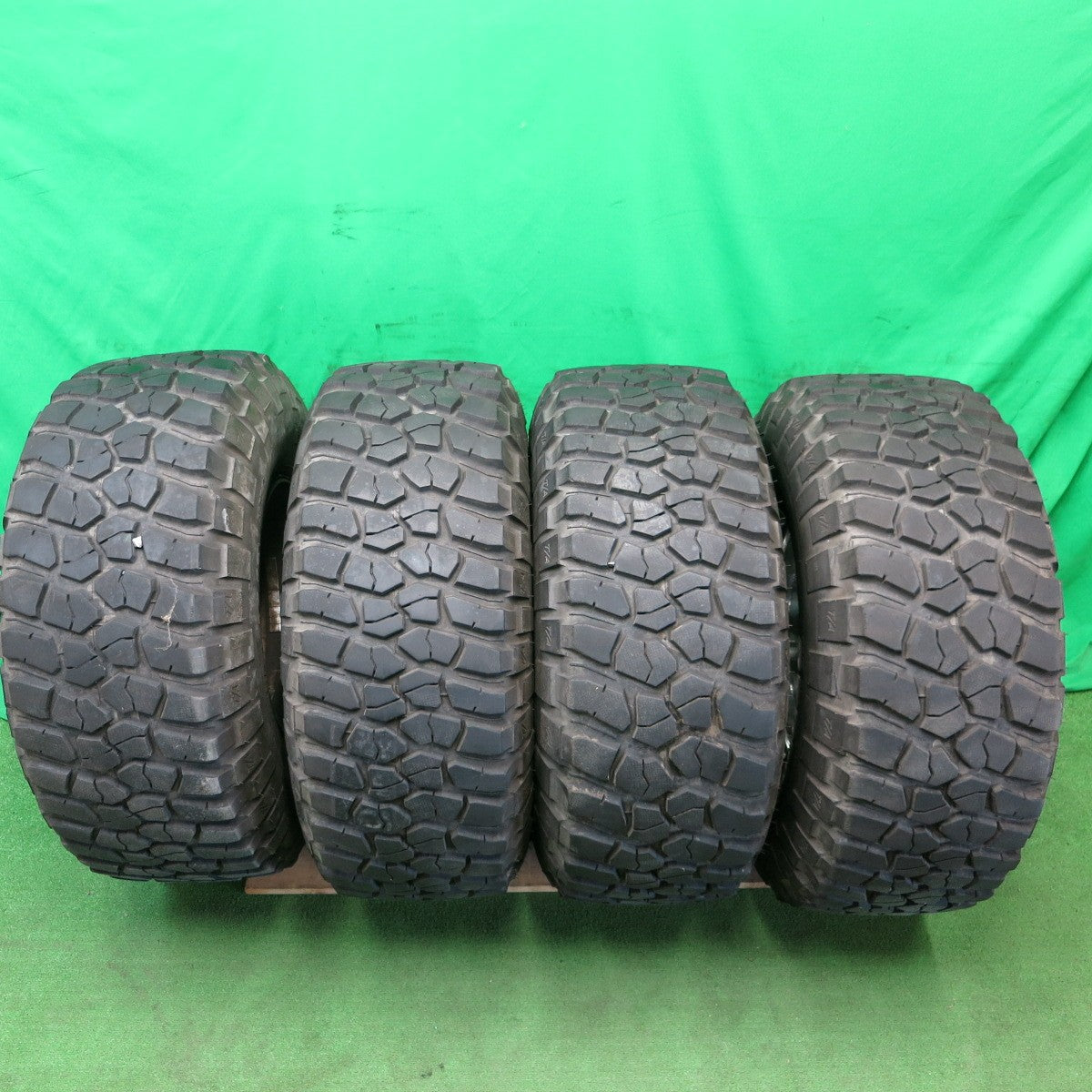 *送料無料* バリ溝！キレイ！9分★WORK PITNEY Deerfield 33×12.50R15 BFグッドリッチ Mud-Terrain  T/A KM2 ホワイトレター ワーク PCD139.7/6H★4051701ナノ