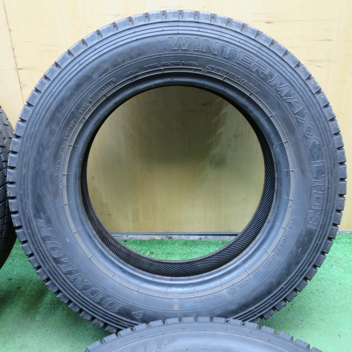 *送料無料* 4本価格★トラック タイヤ 205/70R16 111/109L スタッドレス ダンロップ ウインターマックス LT03 16インチ★4031505KKスタ