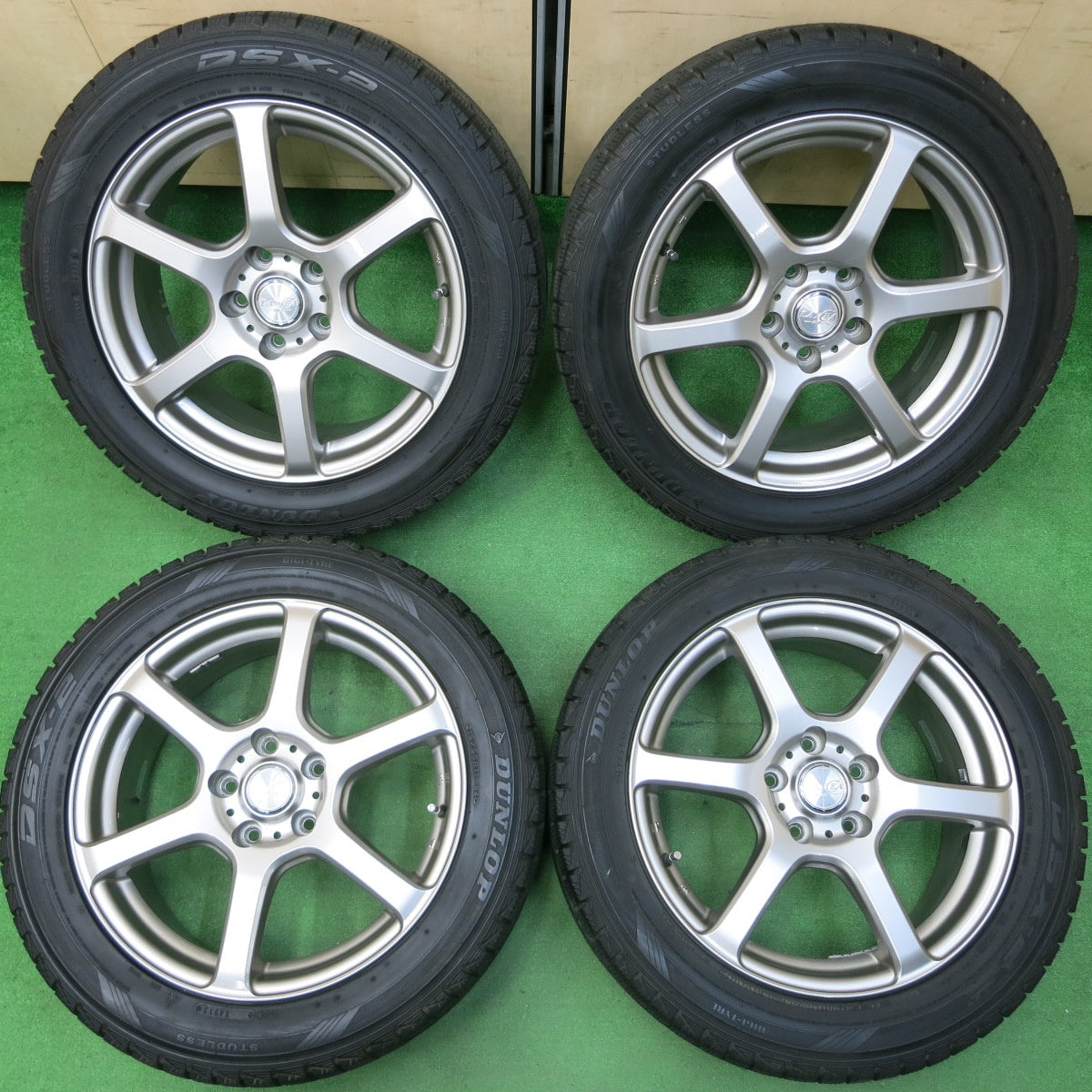 *送料無料* バリ溝！キレイ！8.5分★スタッドレス 215/55R17 ダンロップ DSX-2 LAYCEA -02- レイシア 17インチ PCD114.3/5H★4040203イス