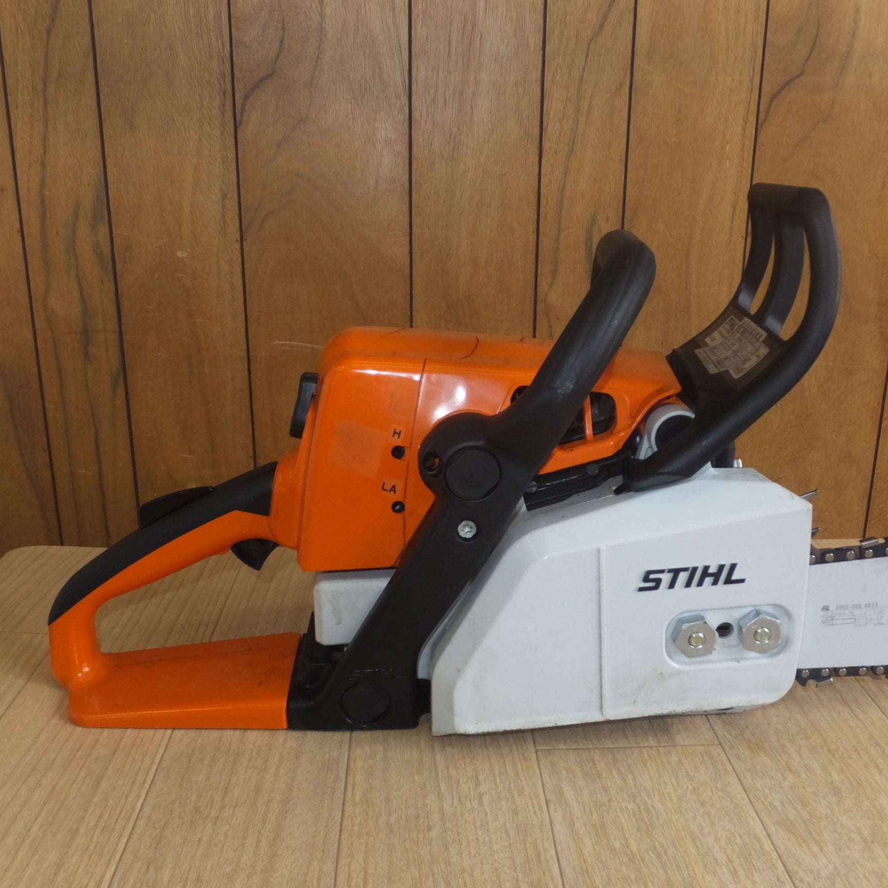 [送料無料] 岐阜発★スチール STIHL エンジンチェーンソー MS230/C　3軸合成値 7.0m/s2　振動加速度 17.2m/s2★