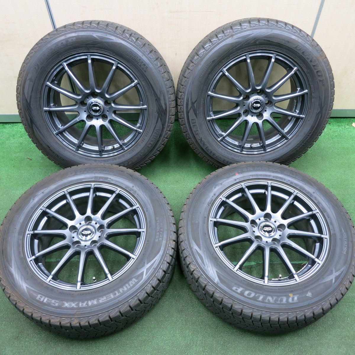 *送料無料* バリ溝！綺麗！9.5分★スタッドレス 225/65R17 ダンロップ ウインターマックス SJ8 TEAD テッド 17インチ PCD114.3/5H★4050504HAス