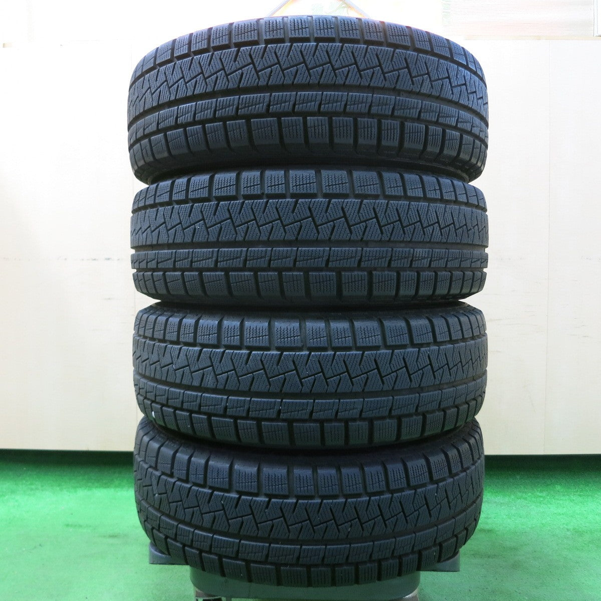 *送料無料* バリ溝！キレイ！8.5分★FIAT フィアット 500 AGA TAS 175/65R14 スタッドレス ピレリ アイスアシンメトリコ  14インチ PCD98/4H★4042502イス