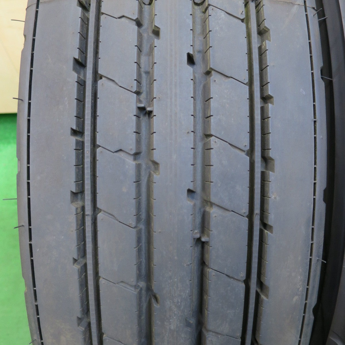 *送料無料* 新車外し！24年★トラック タイヤ 265/70R19.5 140/138J ブリヂストン R173 19.5インチ★4070701イノタ