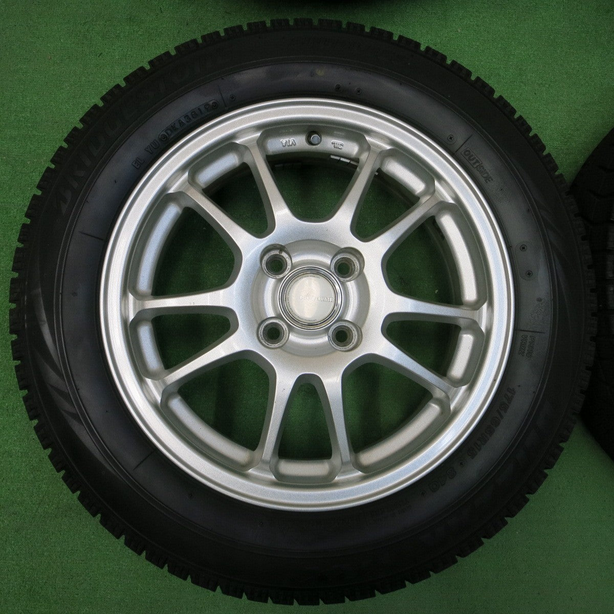 *送料無料* バリ溝！キレイ！8.5分★スタッドレス 175/65R15 ブリヂストン ブリザック VRX ECO FORME エコフォルム 15インチ PCD100/4H★4040205イス