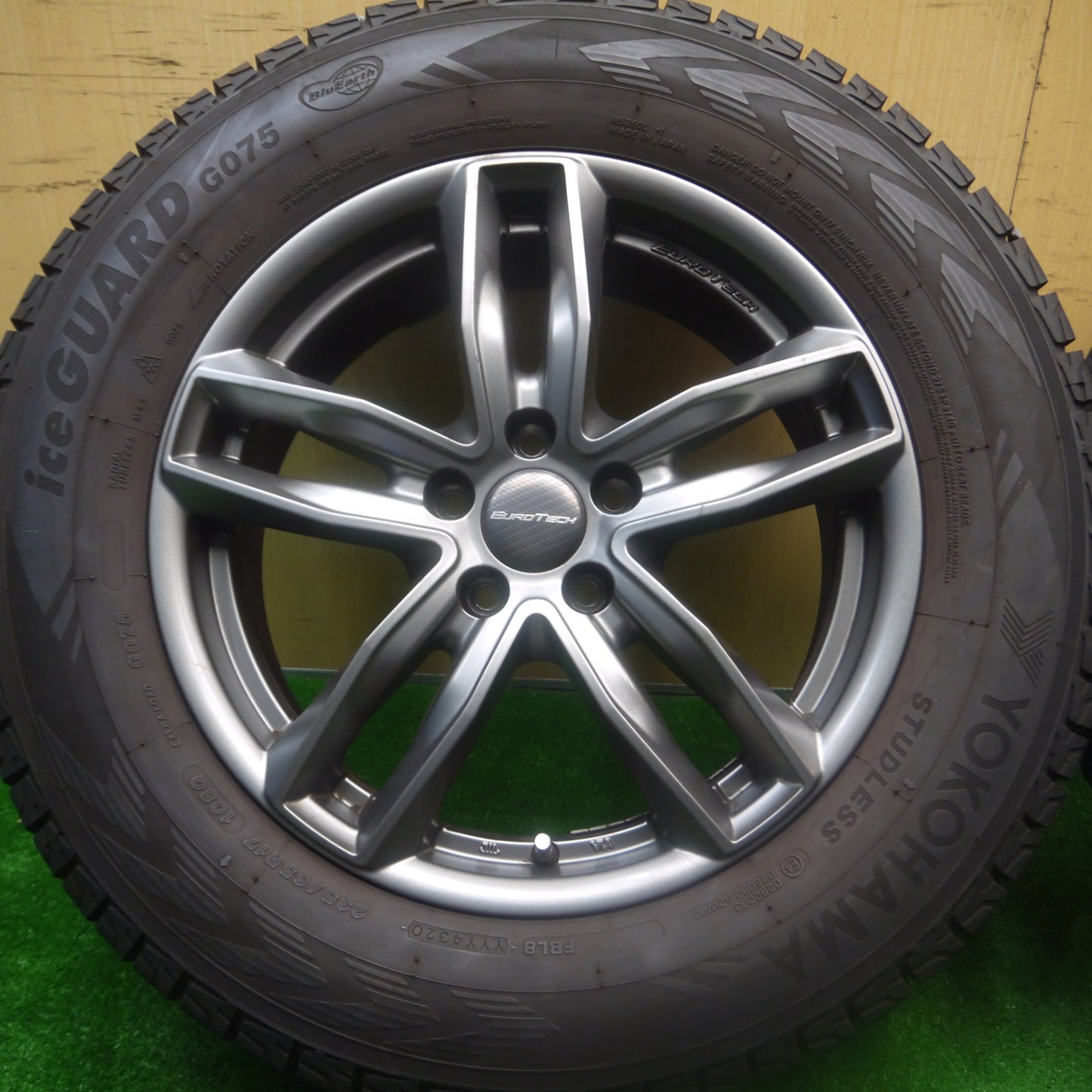 *送料無料* バリ溝！20年！キレイ！9.5分★ボルボ等 EUROTECH 235/65R17 スタッドレス ヨコハマ アイスガード G075 ユーロテック PCD108/5H★4082605Hス