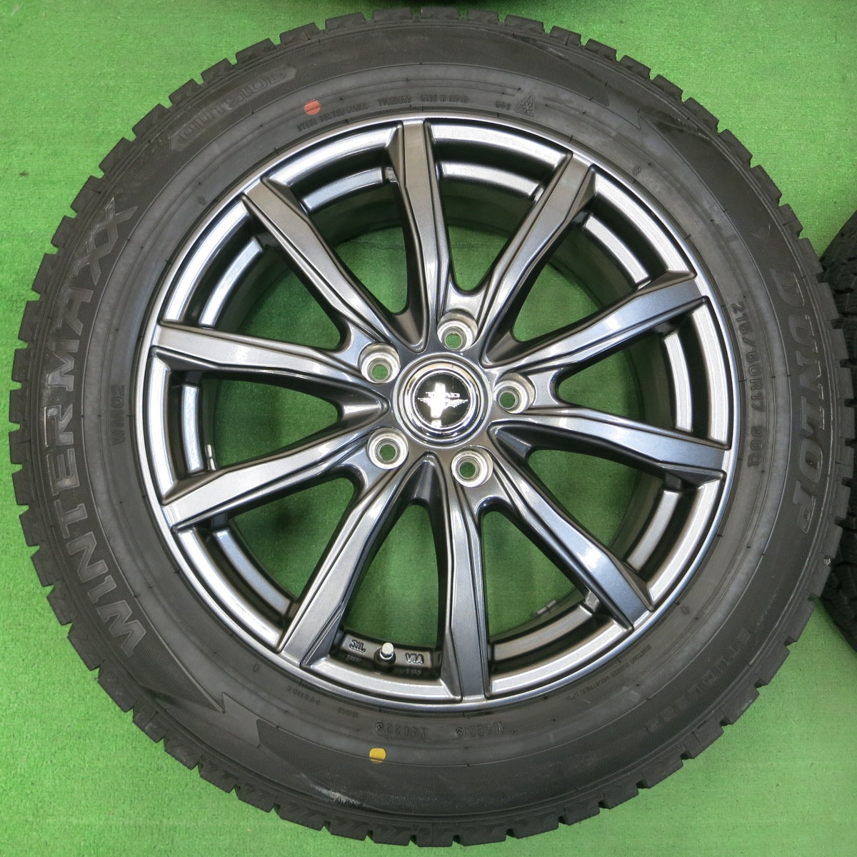 *送料無料* バリ溝！22年！キレイ！9.5分★スタッドレス 215/60R17 ダンロップ ウインターマックス WM02 TEAD テッド 17インチ PCD114.3/5H★4042907イス