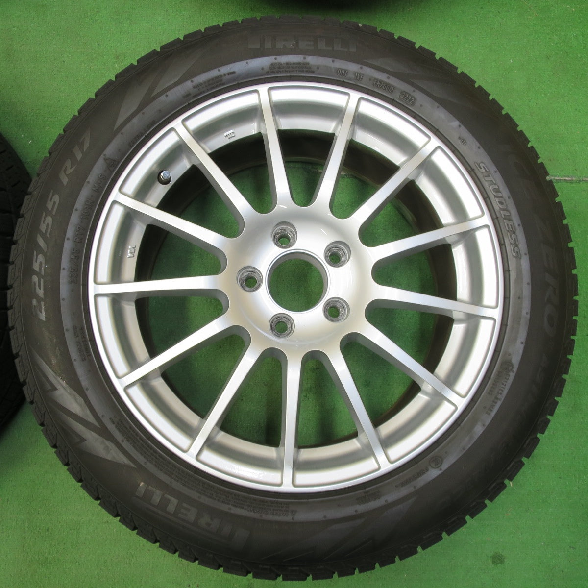 *送料無料* バリ溝！22年！キレイ！9分★ベンツ 等 TAS JAPAN 225/55R17 スタッドレス ピレリ アイスゼロ アシンメトリコ 17インチ PCD112/5H★4071206イス