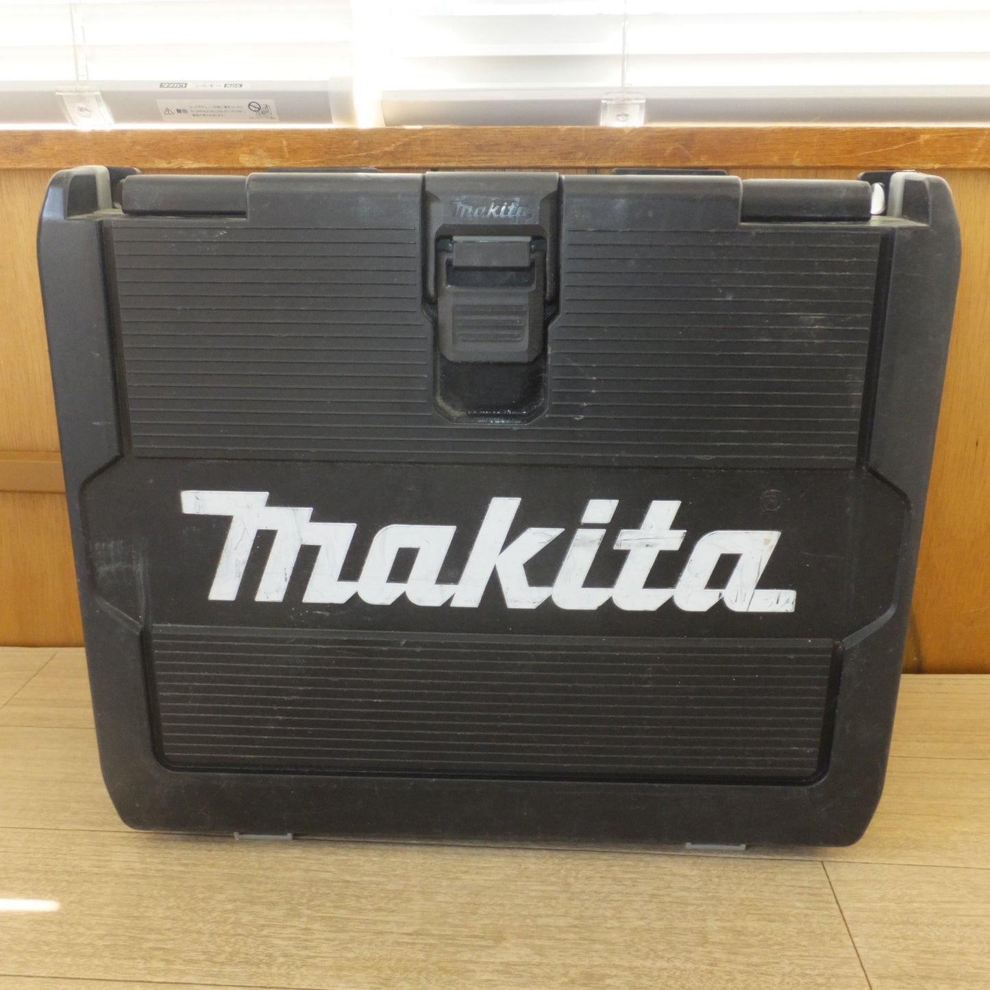 [送料無料] ★マキタ makita 充電式インパクトドライバ TD170D　バッテリ BL1860B 2個　充電器 DC18RC T　セット★