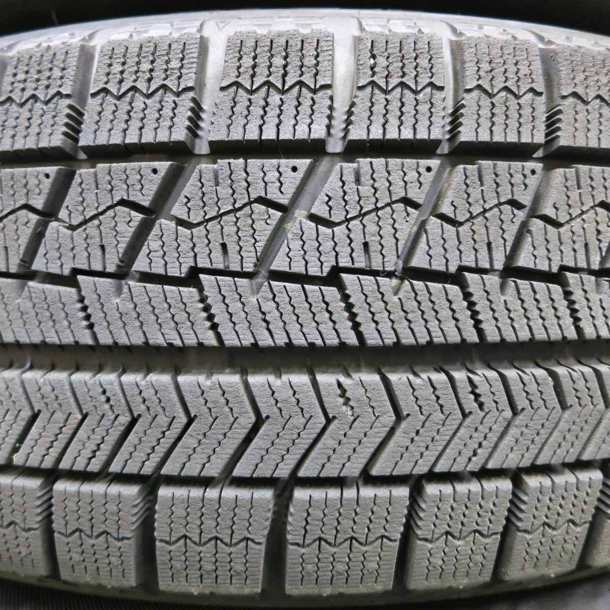 *送料無料* バリ溝！キレイ！9.5分以上★スタッドレス 175/60R16 ブリヂストン ブリザック VRX BALMINUM バルミナ PCD100/4H★4041607イス