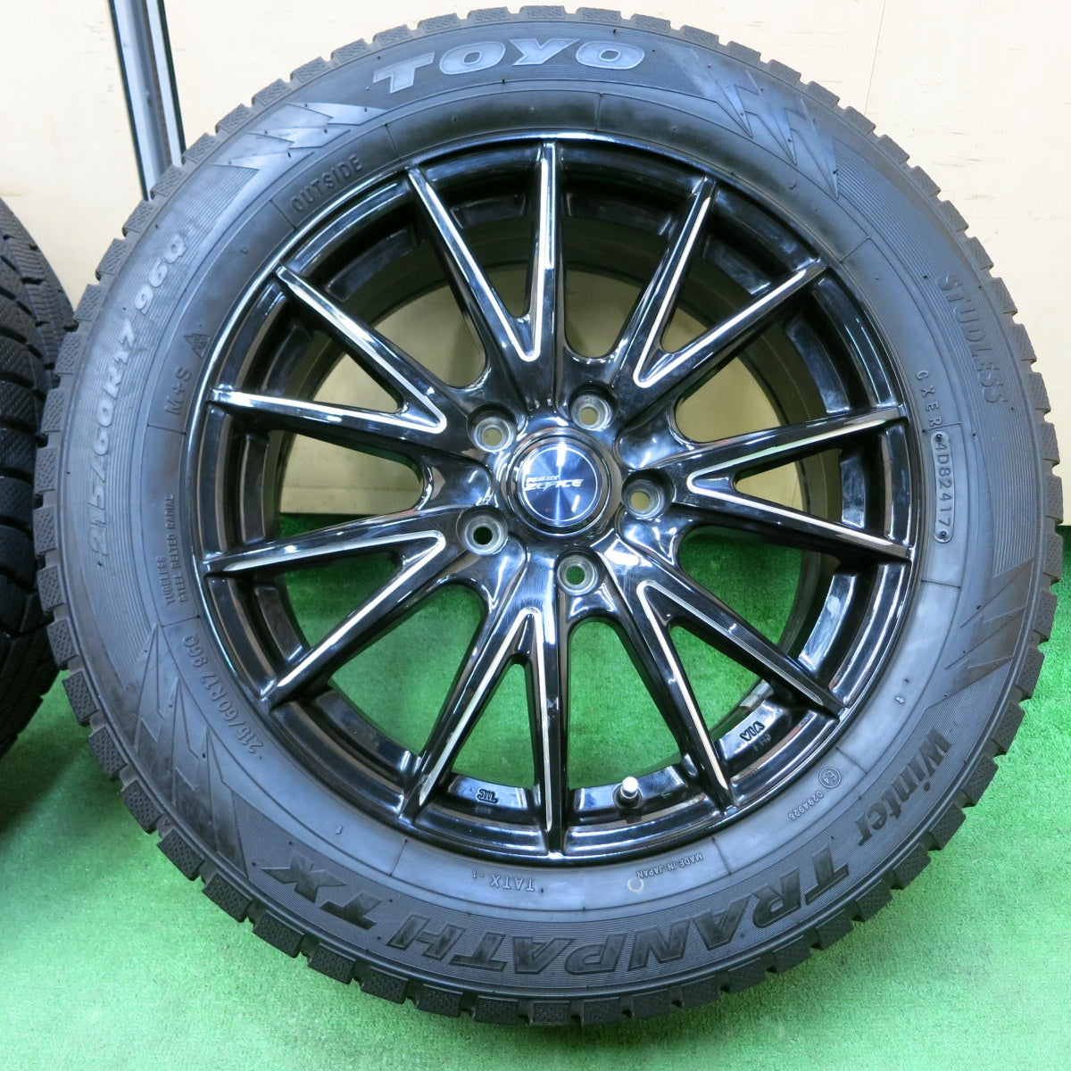 *送料無料* 超バリ溝！キレイ！9.5分以上★スタッドレス 215/60R17 トーヨー ウインタートランパス TX RiZLEY ZEFICE ライツレー 17インチ PCD114.3/5H★4050501IMス