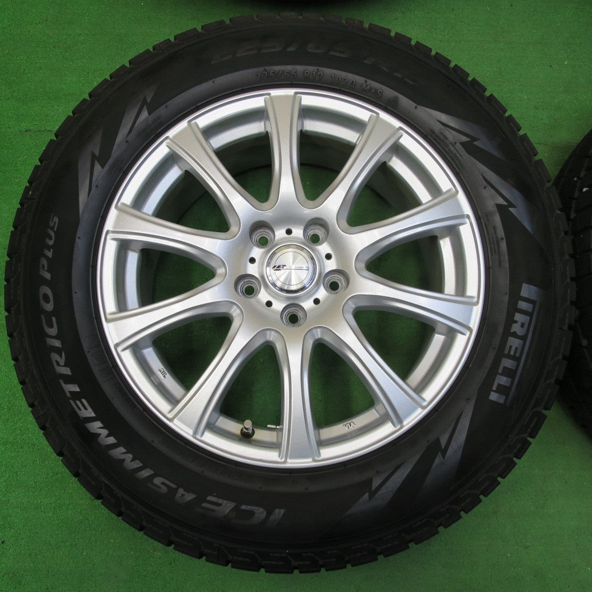 *送料無料* バリ溝！キレイ！8.5分★スタッドレス 225/65R17 ピレリ アイスアシンメトリコ プラス LAUFBAHN 17インチ PCD114.3/5H★4070502イス