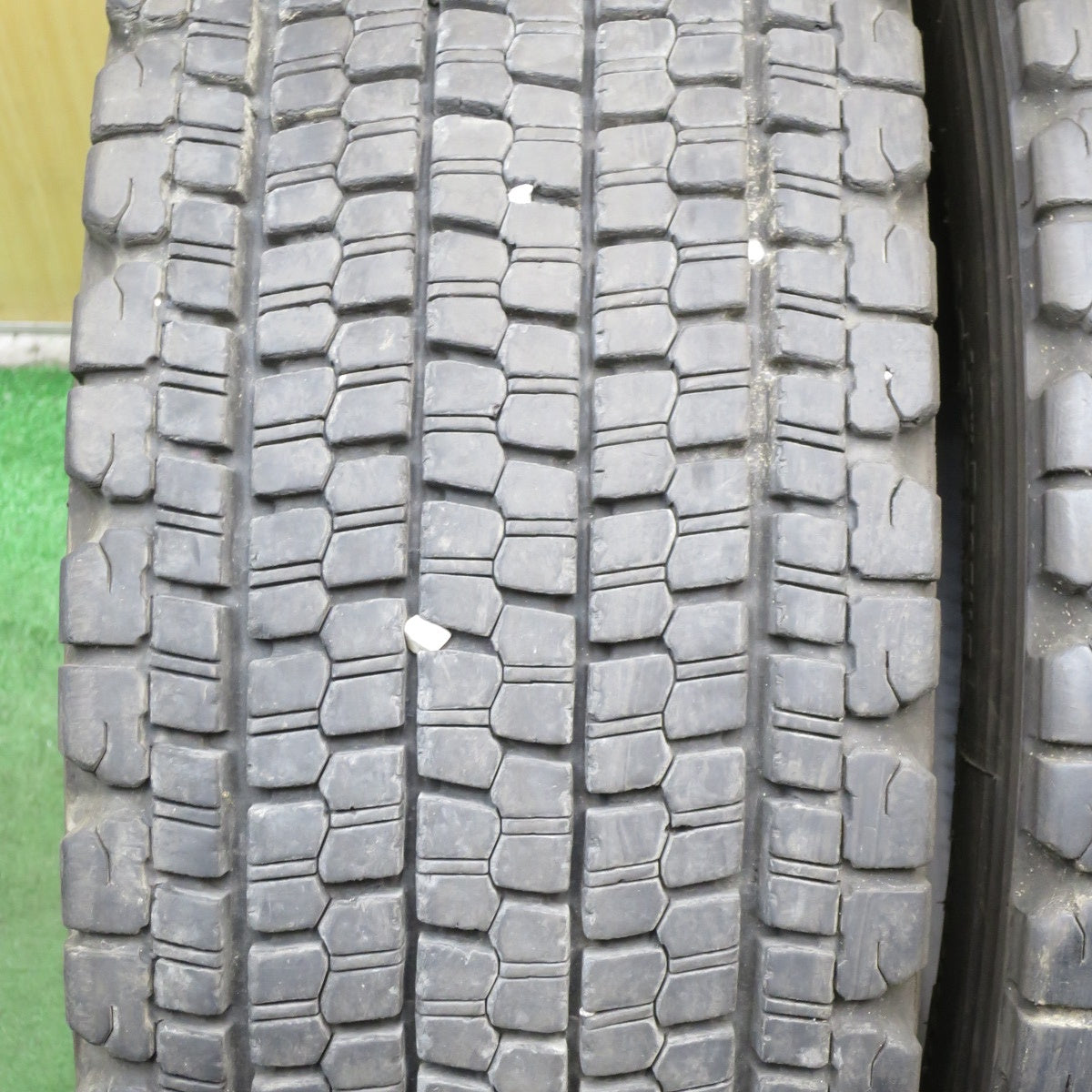 *送料無料* 2本価格★トラック タイヤ 245/70R19.5 136/134J スタッドレス ブリヂストン W900 19.5インチ★4052905クスタ