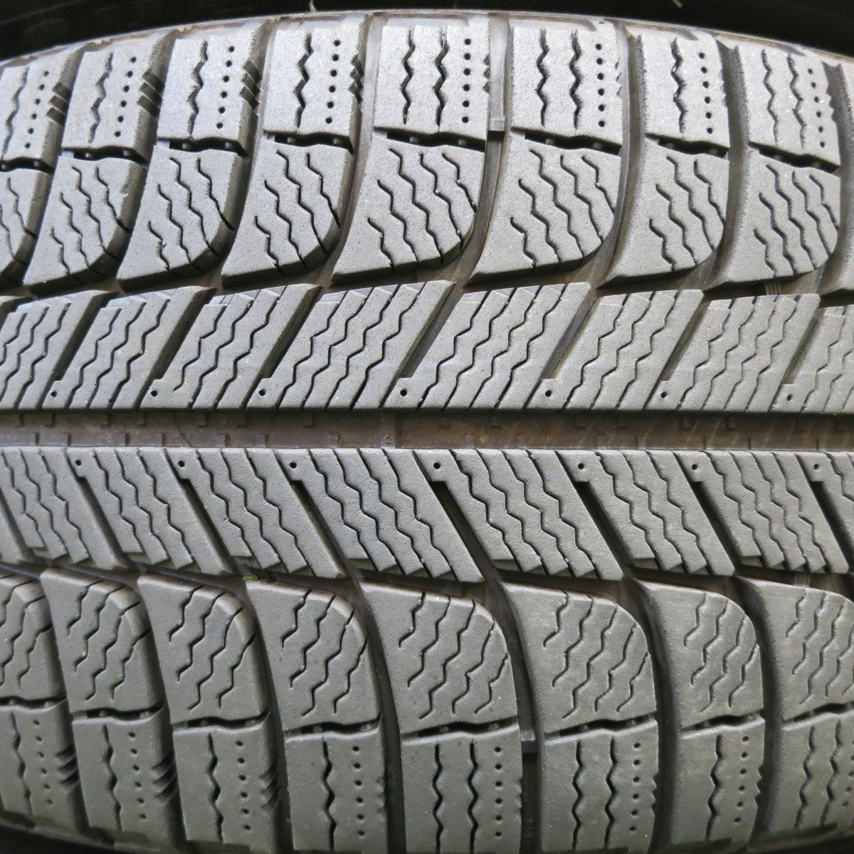 *送料無料* バリ溝！キレイ！9分★スタッドレス 215/55R17 ミシュラン X-ICE3+ VELVA SPORTZ ヴェルヴァ 17インチ PCD114.3/5H★4031904イス