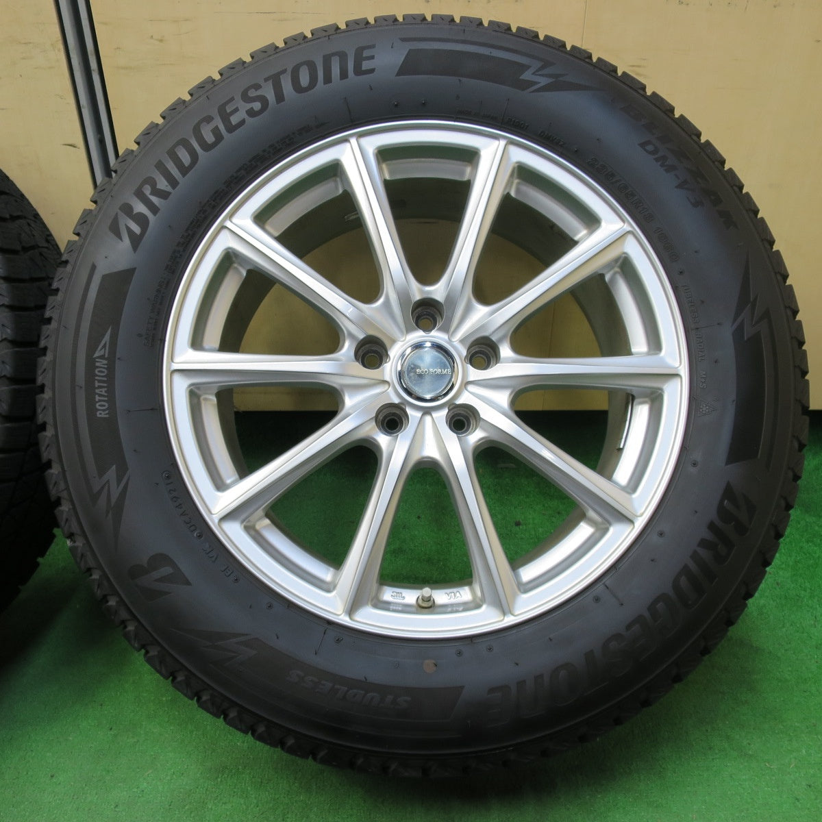 *送料無料* バリ溝！21年！キレイ！9分★スタッドレス 235/65R18 ブリヂストン ブリザック DM-V3 ECO FORME エコフォルム PCD114.3/5H★4070902イス