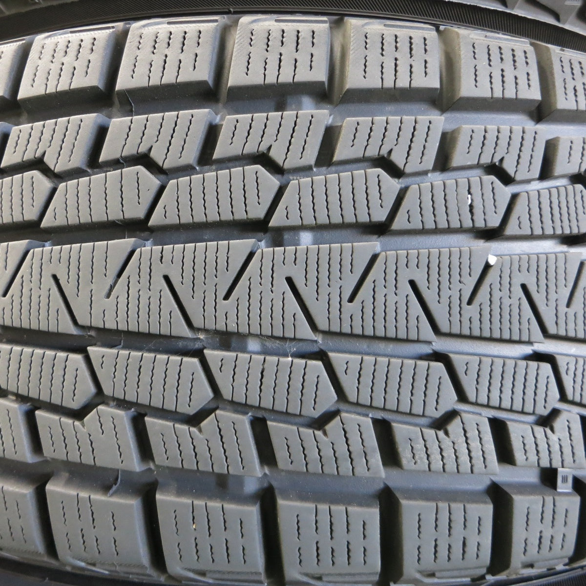 *送料無料* バリ溝！21年！キレイ！9.5分★スタッドレス 235/60R18 ヨコハマ アイスガード G075 ZEPHYR ゼファー 18インチ PCD114.3/5H★4051404イス