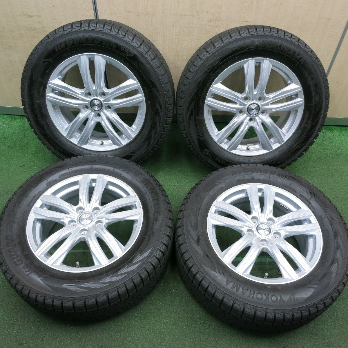 *送料無料* バリ溝！21年！キレイ！ほぼ10分★スタッドレス 235/65R17 ヨコハマ アイスガード G075 JOKER ジョーカー 17インチ PCD114.3/5H★4052601HAス