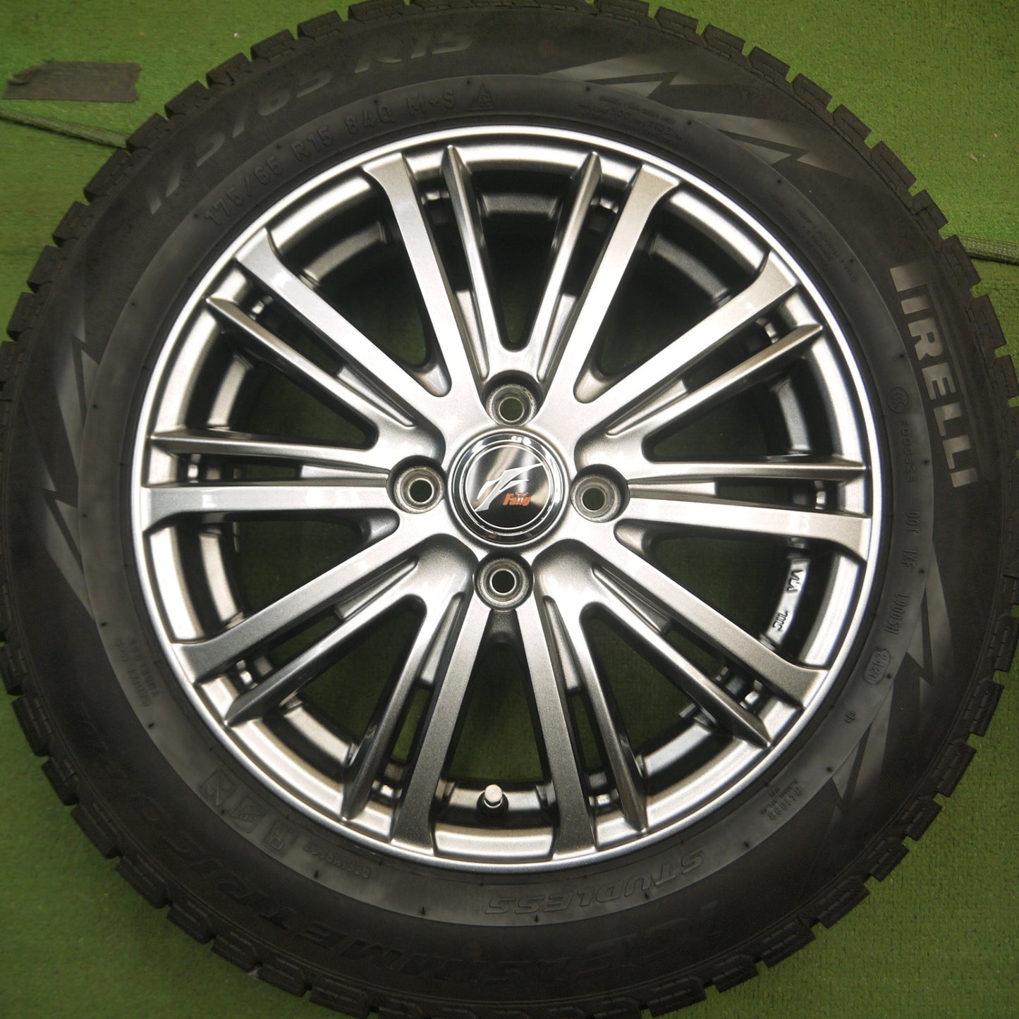 *送料無料* バリ溝！20年！キレイ！9.5分★スタッドレス 175/65R15 ピレリ アイスアシンメトリコ プラス Fang ファング 15インチ PCD100/4H★4042309Hス