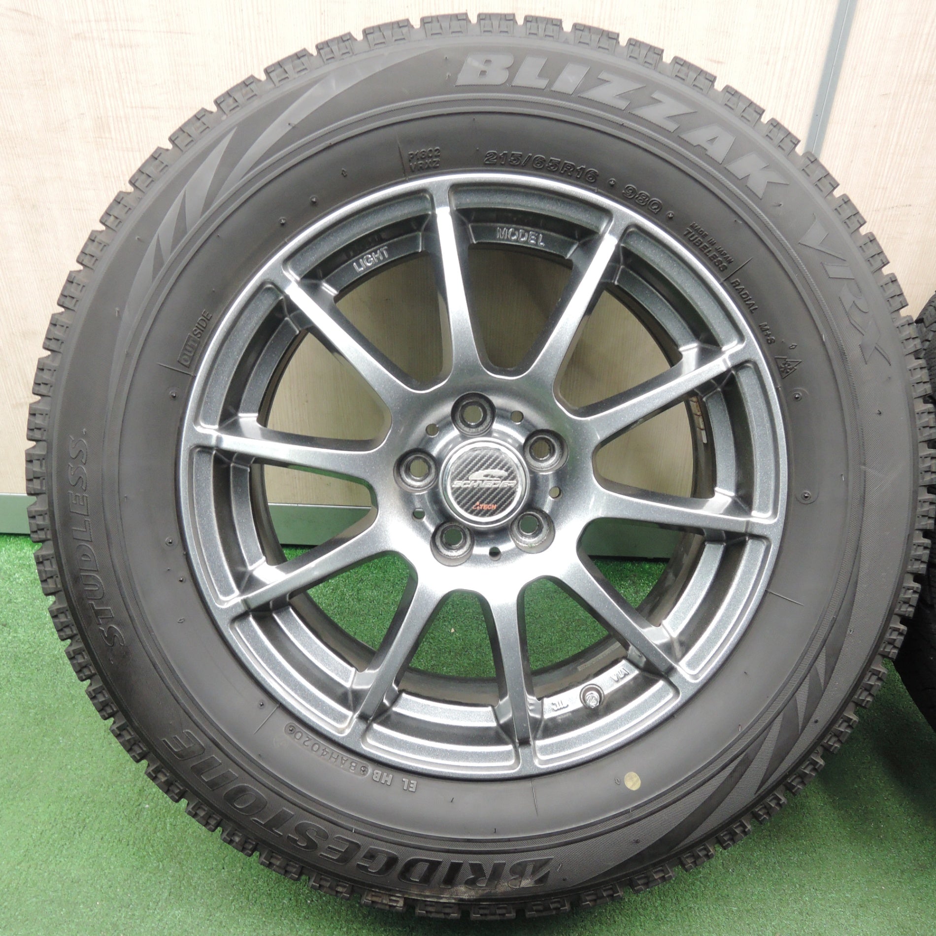 *送料無料* バリ溝！20年！キレイ！9分★フォレスター等 215/65R16 スタッドレス ブリヂストン ブリザック VRX SCHNEIDER  PCD100/5H★4031402TNス