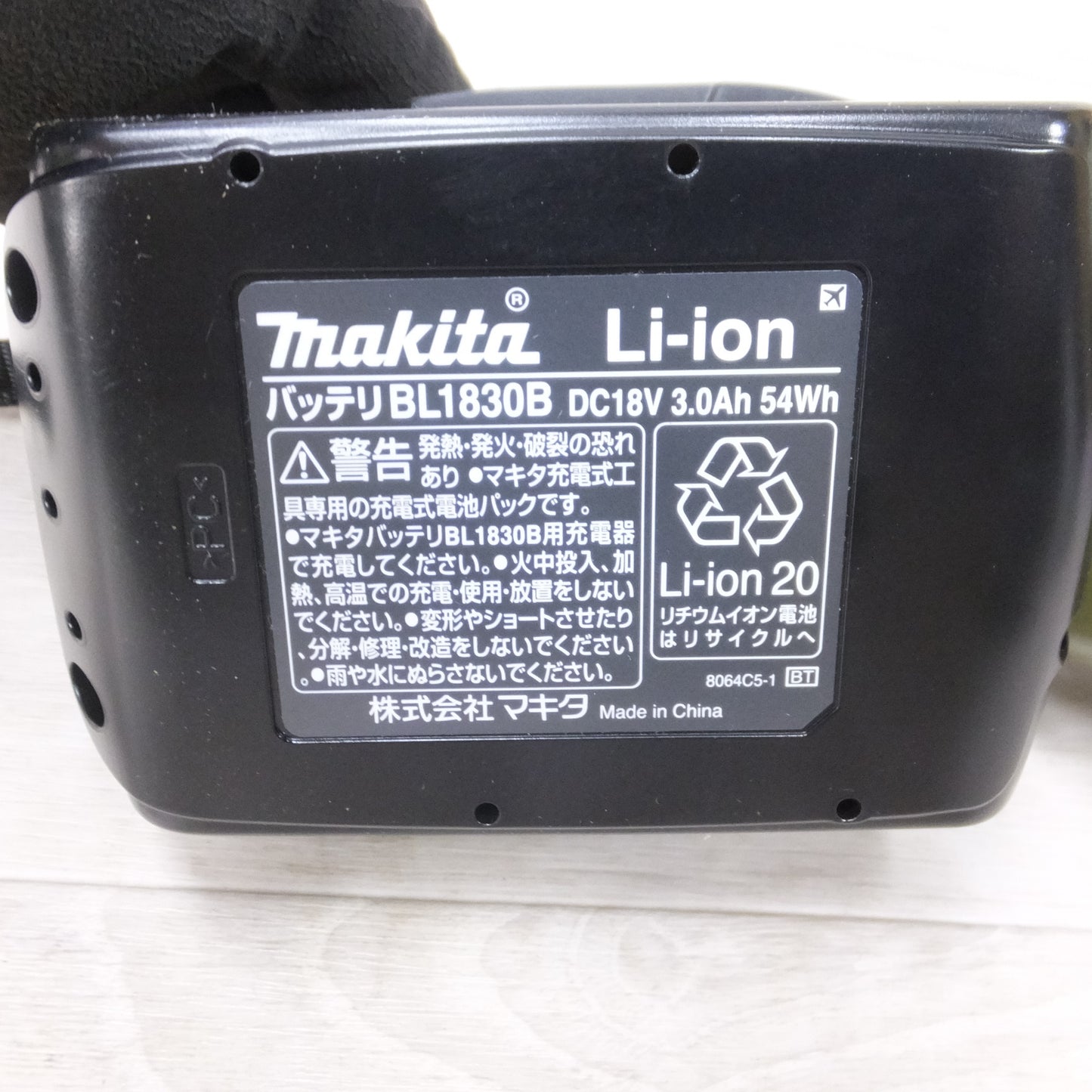 [送料無料] 美品◆makita マキタ 充電式クリーナ CL286FD オリーブ バッテリー 充電器付き ワンタッチスイッチ サイクロン一体式 電動工具◆