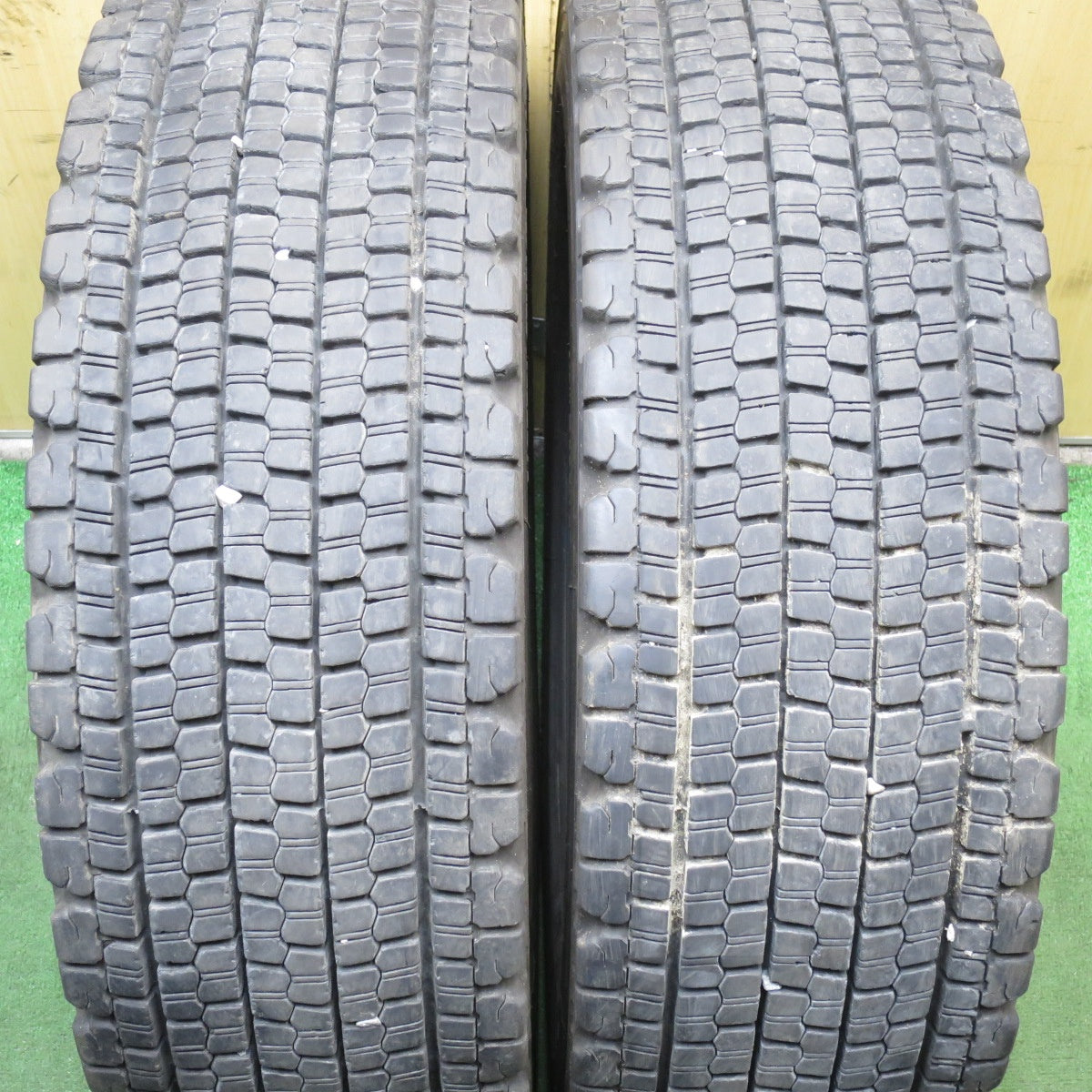 *送料無料* 2本価格★トラック タイヤ 245/70R19.5 136/134J スタッドレス ブリヂストン W900 19.5インチ★4052905クスタ