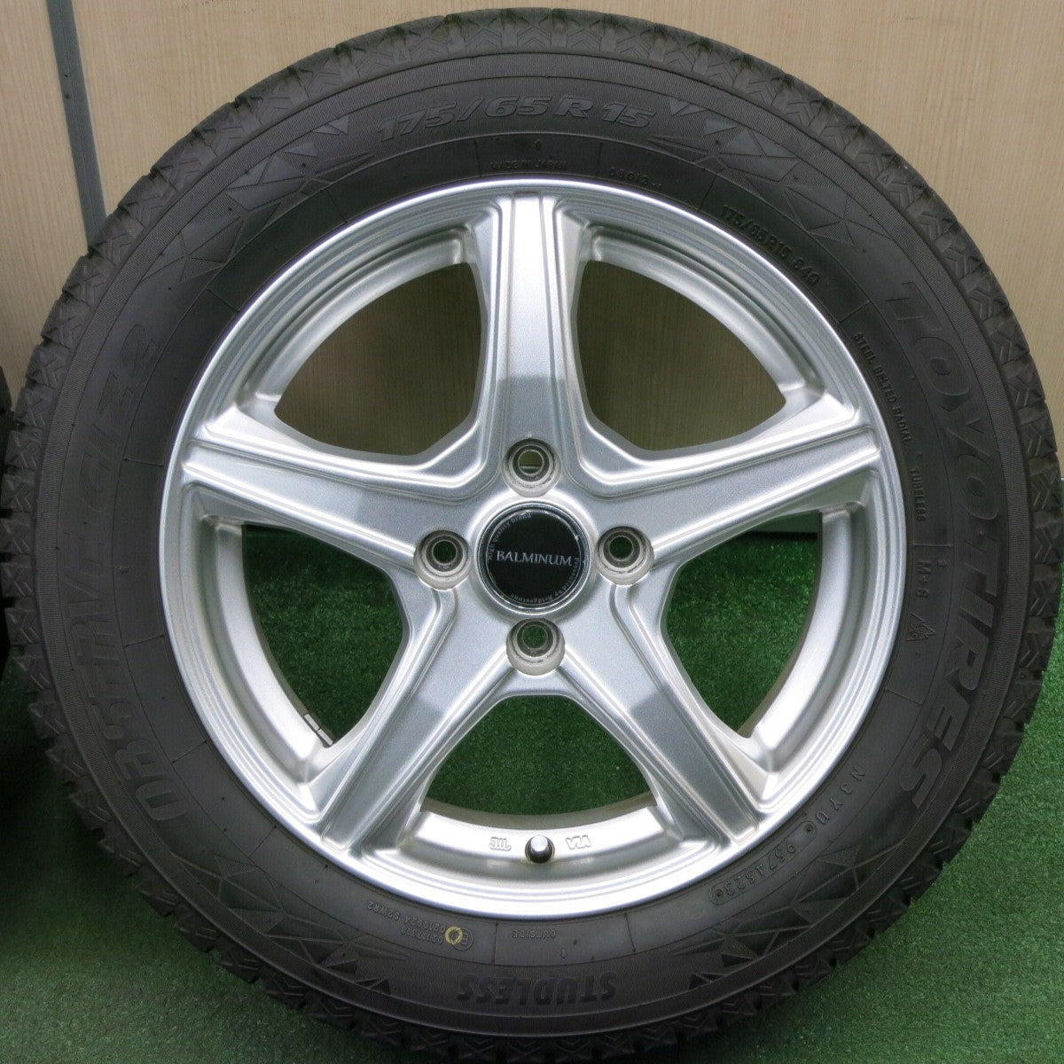 *送料無料* バリ溝！23年！キレイ！ほぼ10分★スタッドレス 175/65R15 トーヨー オブザーブ GIZ2 BALMINUM バルミナ 15インチ PCD100/4H★4040910TNス