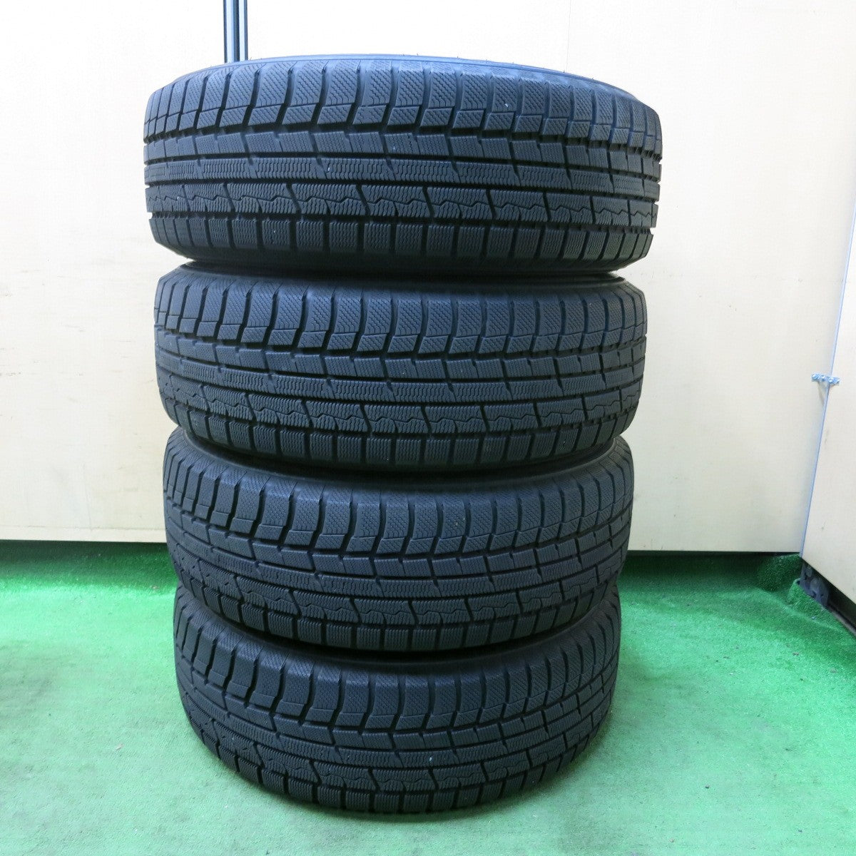 [送料無料] バリ溝！キレイ！9.5分★スタッドレス 225/65R17 トーヨー ウインター トランパス TX LAYCEA レイシア 17インチ PCD114.3/5H★4111904SYス