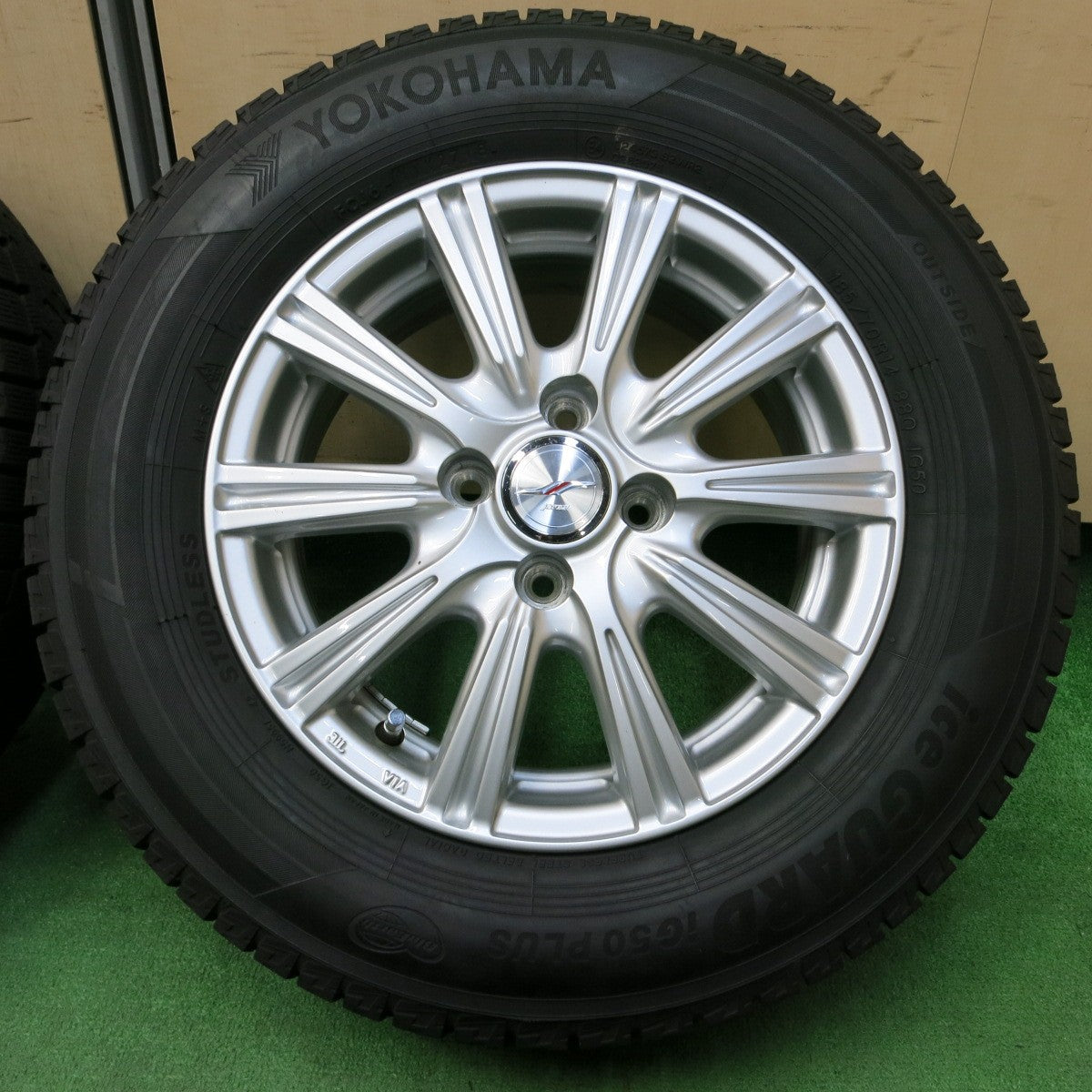 *送料無料* バリ溝！キレイ！ほぼ10分★スタッドレス 185/70R14 ヨコハマ アイスガード iG50 プラス JOKER ジョーカー 14インチ PCD100/4H★4051612イス