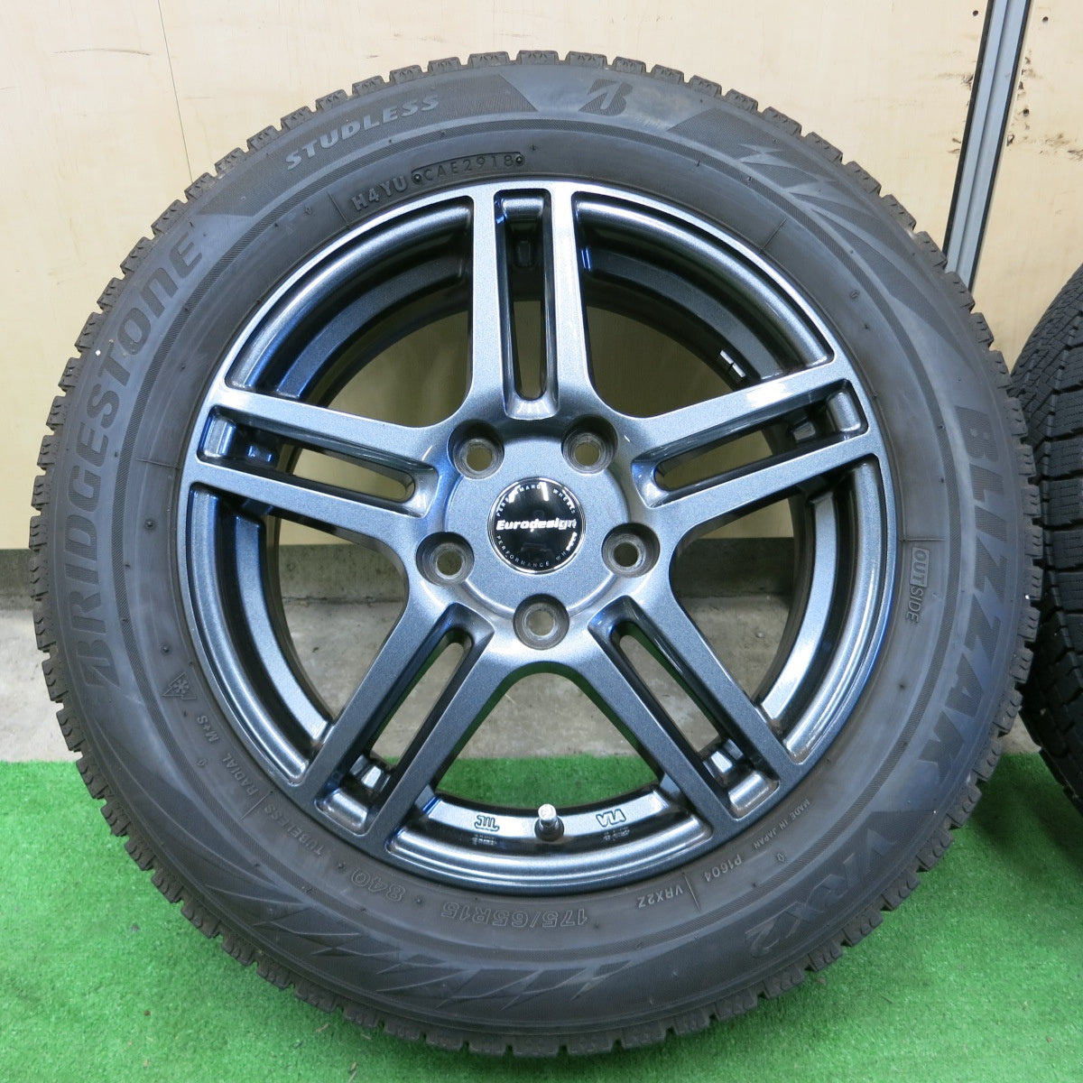 *送料無料* キレイ★MINI ミニ 等 Eurodesign 175/65R15 スタッドレス ブリヂストン ブリザック VRX2 ユーロデザイン  PCD112/5H★4062903ナス