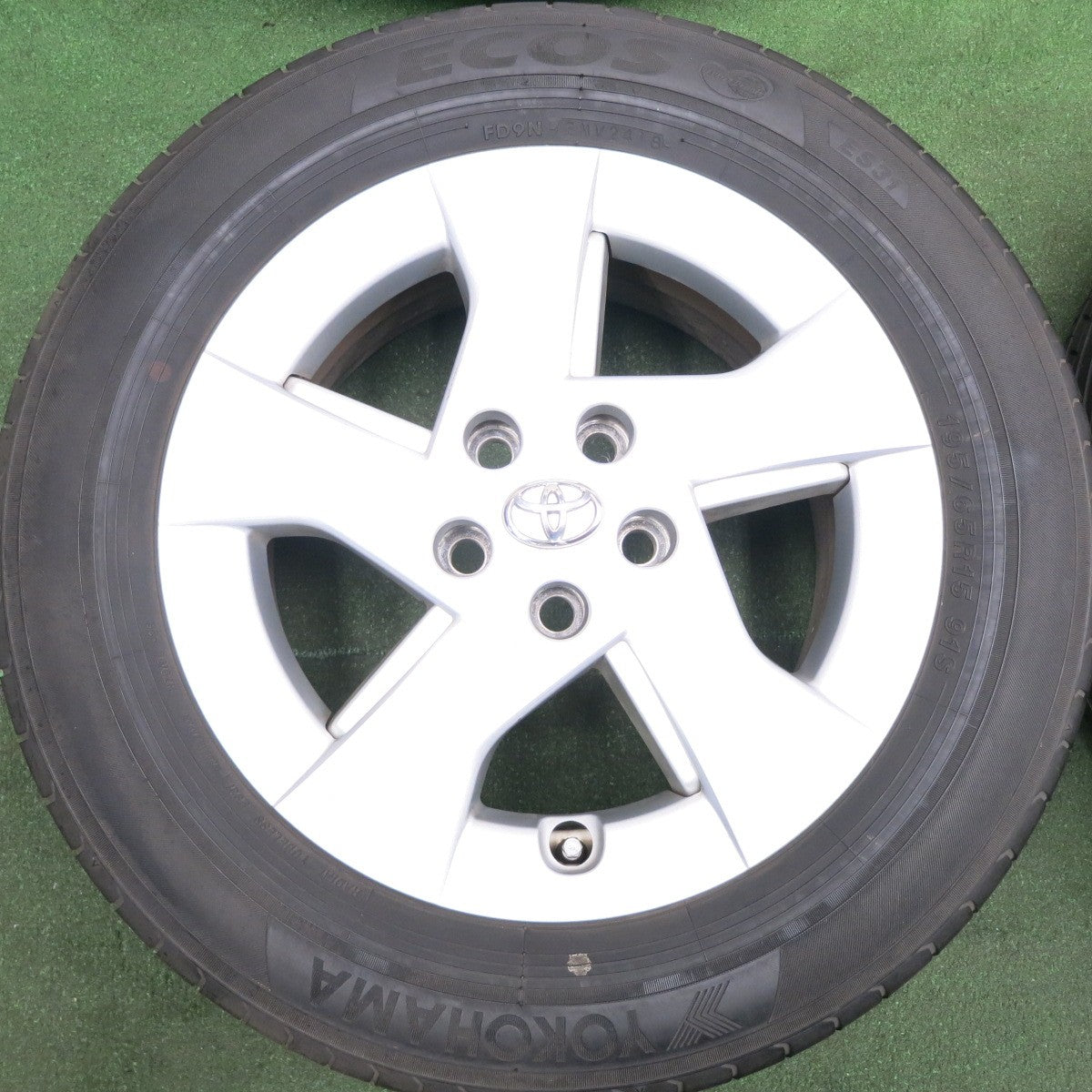 *送料無料* 4本価格★トヨタ 30系 プリウス 純正 195/65R15 ヨコハマ エコス ES31 15インチ PCD100/5H★4042102HAノ