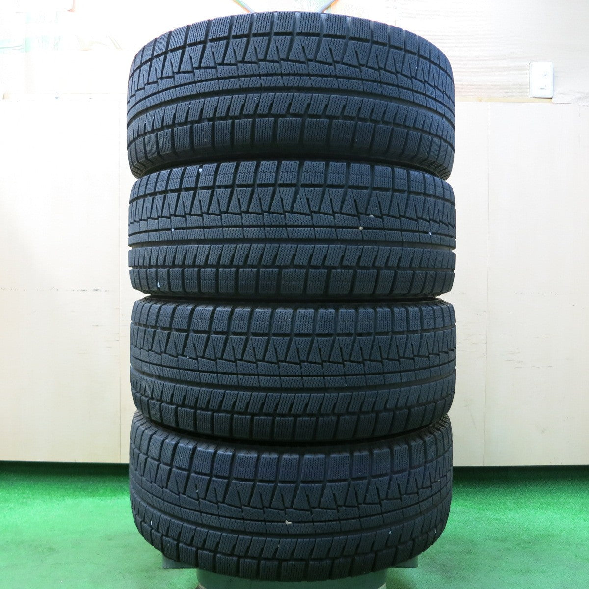 *送料無料* バリ溝！キレイ！9.5分★ベンツ等 BORBET TYPE V MAK 225/55R17 スタッドレス ブリヂストン ブリザック  RFT ボルベット PCD112/5H★4041310イス