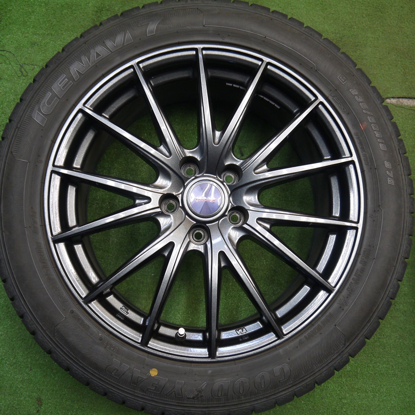 [送料無料] バリ溝！22年！キレイ！9.5分★スタッドレス 235/50R18 グッドイヤー アイスナビ7 VELVA SPORTZ ヴェルヴァ 18インチ PCD114.3/5H★5040805Hス