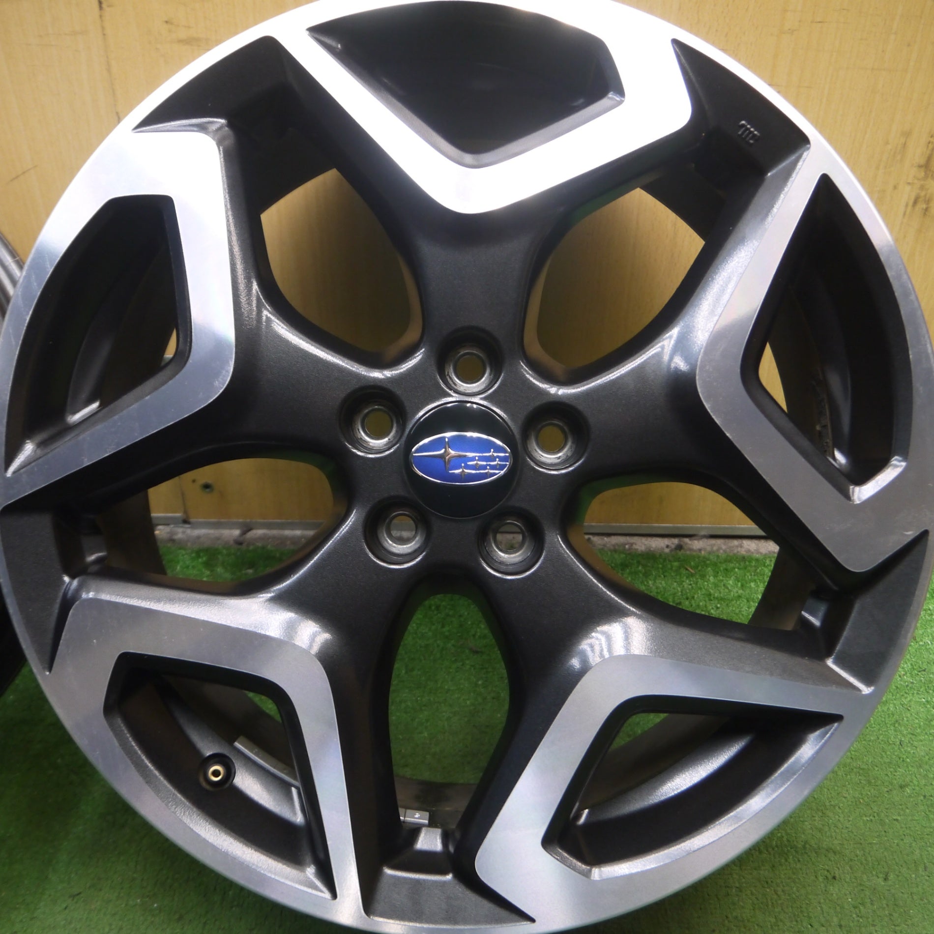 送料無料* 4本価格☆スバル GT系 XV 純正 ホイール 18インチ 18×7J PCD100/5H☆4070109Hホ |  名古屋/岐阜の中古カー用品・工具の買取/販売ならガレージゲット