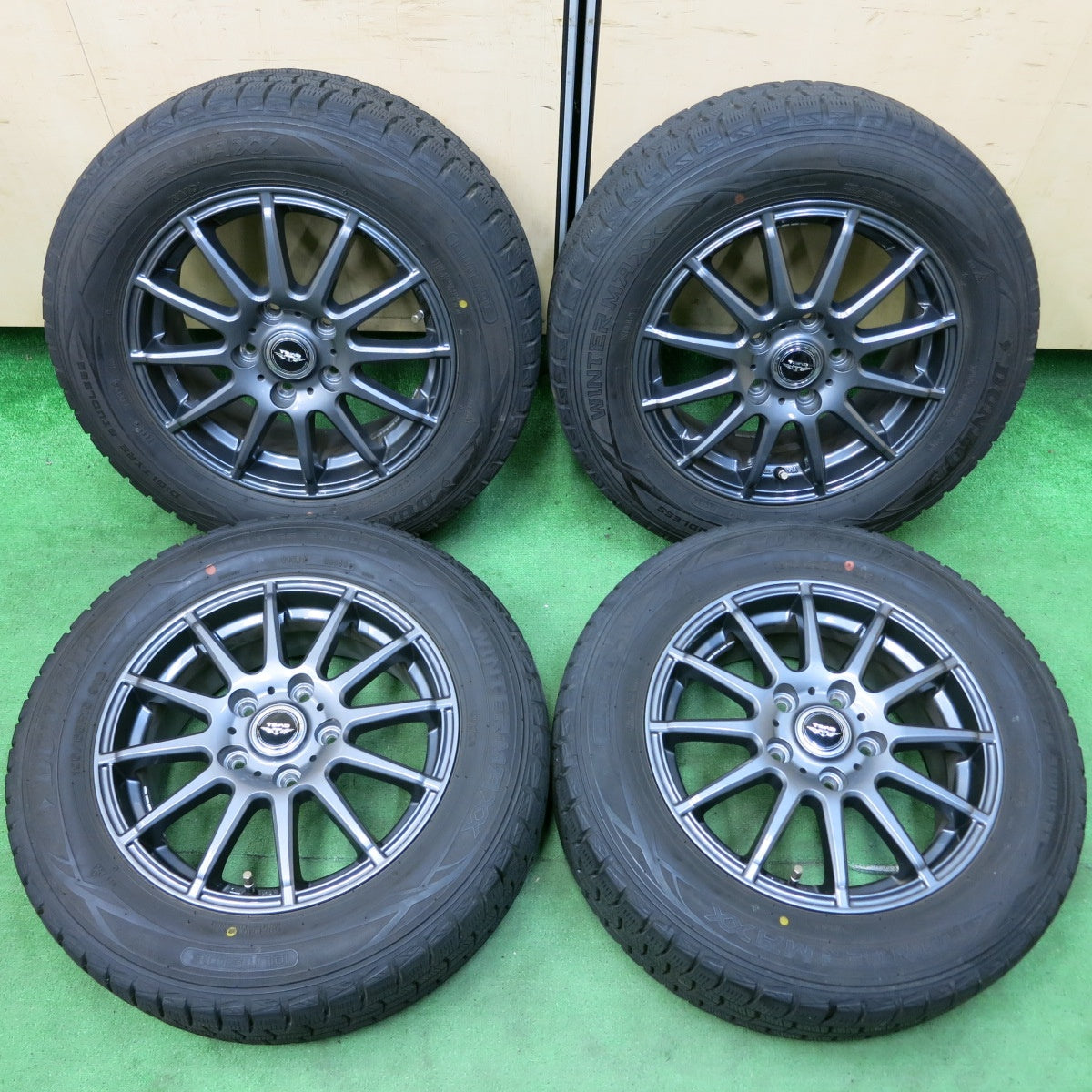 *送料無料* バリ溝！キレイ！8.5分★スタッドレス 195/65R15 ダンロップ ウインターマックス WM01 TEAD テッド 15インチ PCD114.3/5H★4082903SYス