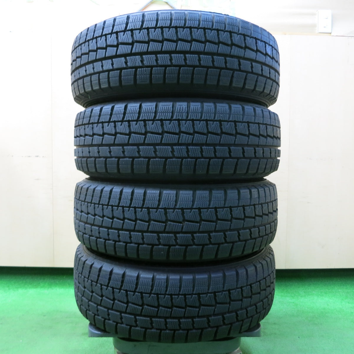 *送料無料* バリ溝！キレイ！9.5分★スタッドレス 185/65R15 ダンロップ ウインターマックス WM01 LEBEN レーベン 15インチ PCD114.3/5H★4041702イス