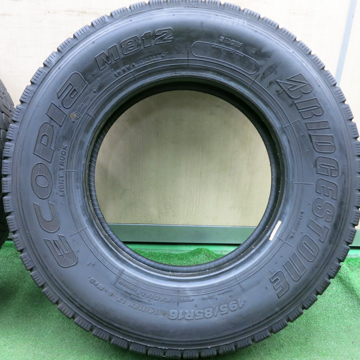 *送料無料* バリ溝！20年！9分★トラック タイヤ 195/85R16 114/112N ブリヂストン エコピア M812 ミックス オールシーズン 16インチ★4071419HAノタ