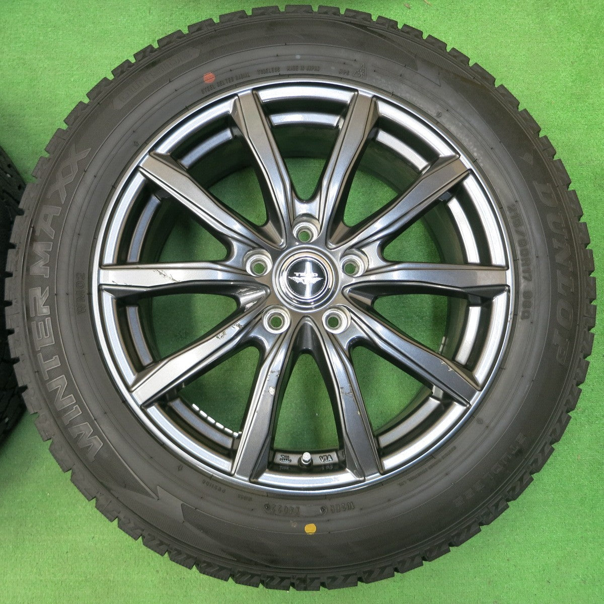 *送料無料* バリ溝！22年！キレイ！9.5分★スタッドレス 215/60R17 ダンロップ ウインターマックス WM02 TEAD テッド 17インチ PCD114.3/5H★4042907イス