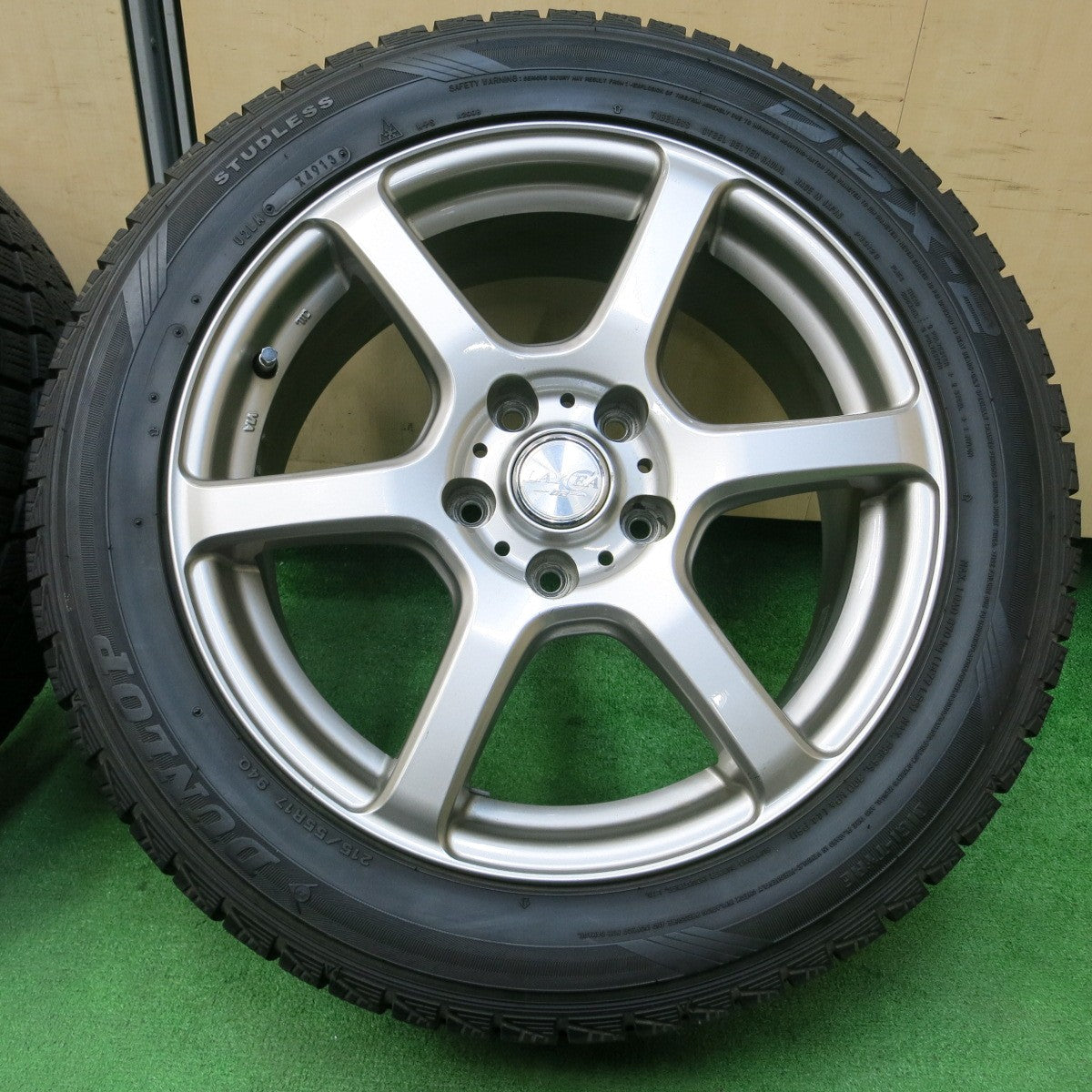 *送料無料* バリ溝！キレイ！8.5分★スタッドレス 215/55R17 ダンロップ DSX-2 LAYCEA -02- レイシア 17インチ PCD114.3/5H★4040203イス