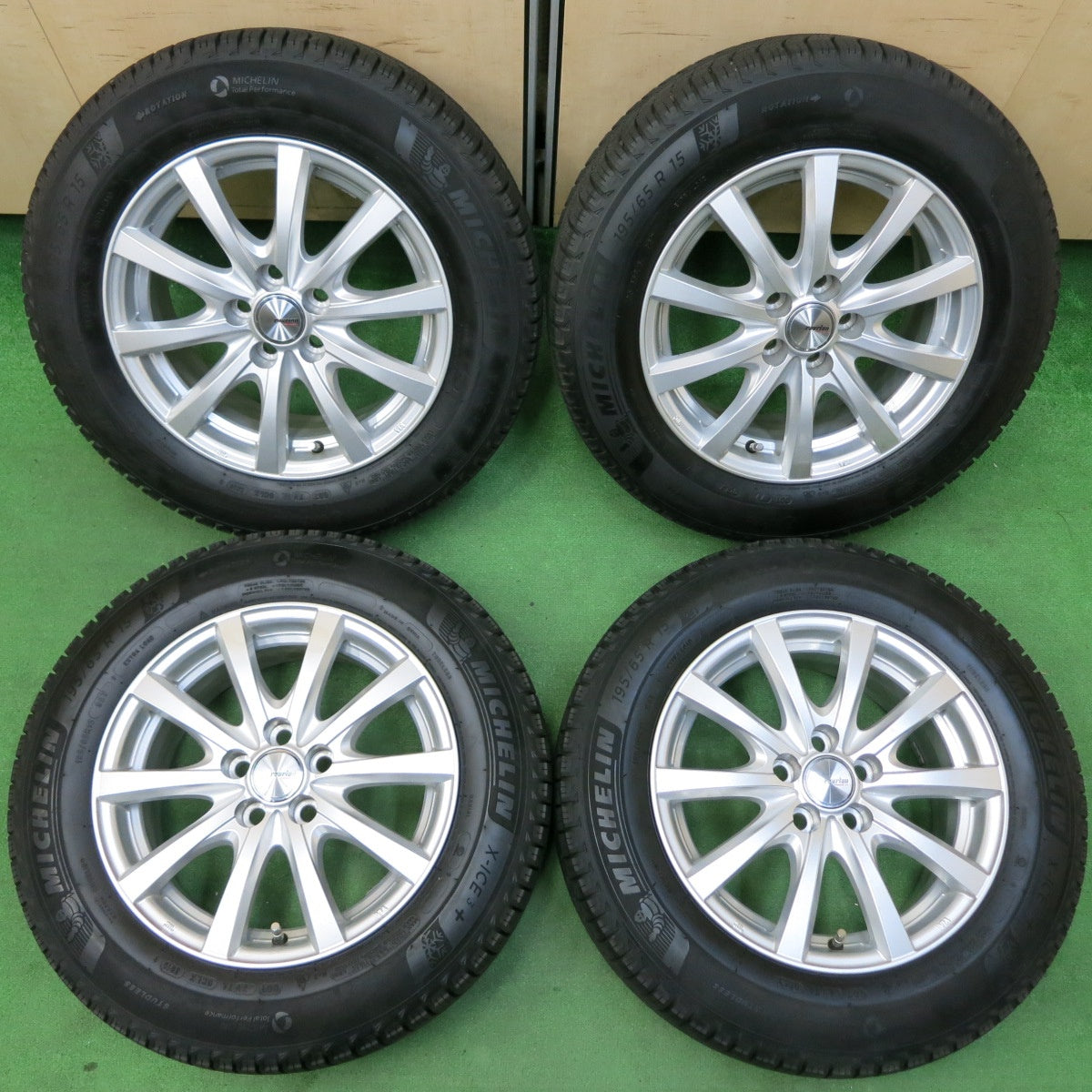 *送料無料* バリ溝！キレイ！ほぼ10分★プリウス等 195/65R15 スタッドレス ミシュラン X-ICE3+ ravrion RS01 ラブリオン 15インチ PCD100/5H★4050804イス