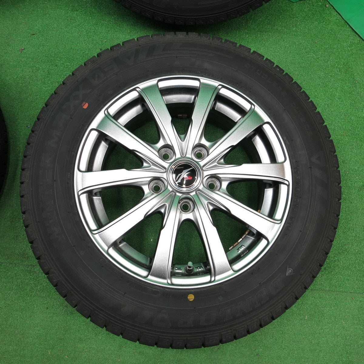 *送料無料* バリ溝！21年！綺麗！9.5分★スタッドレス 195/65R15 ダンロップ ウインターマックス03 Fang ファング 15インチ PCD114.3/5H★4042702ナス