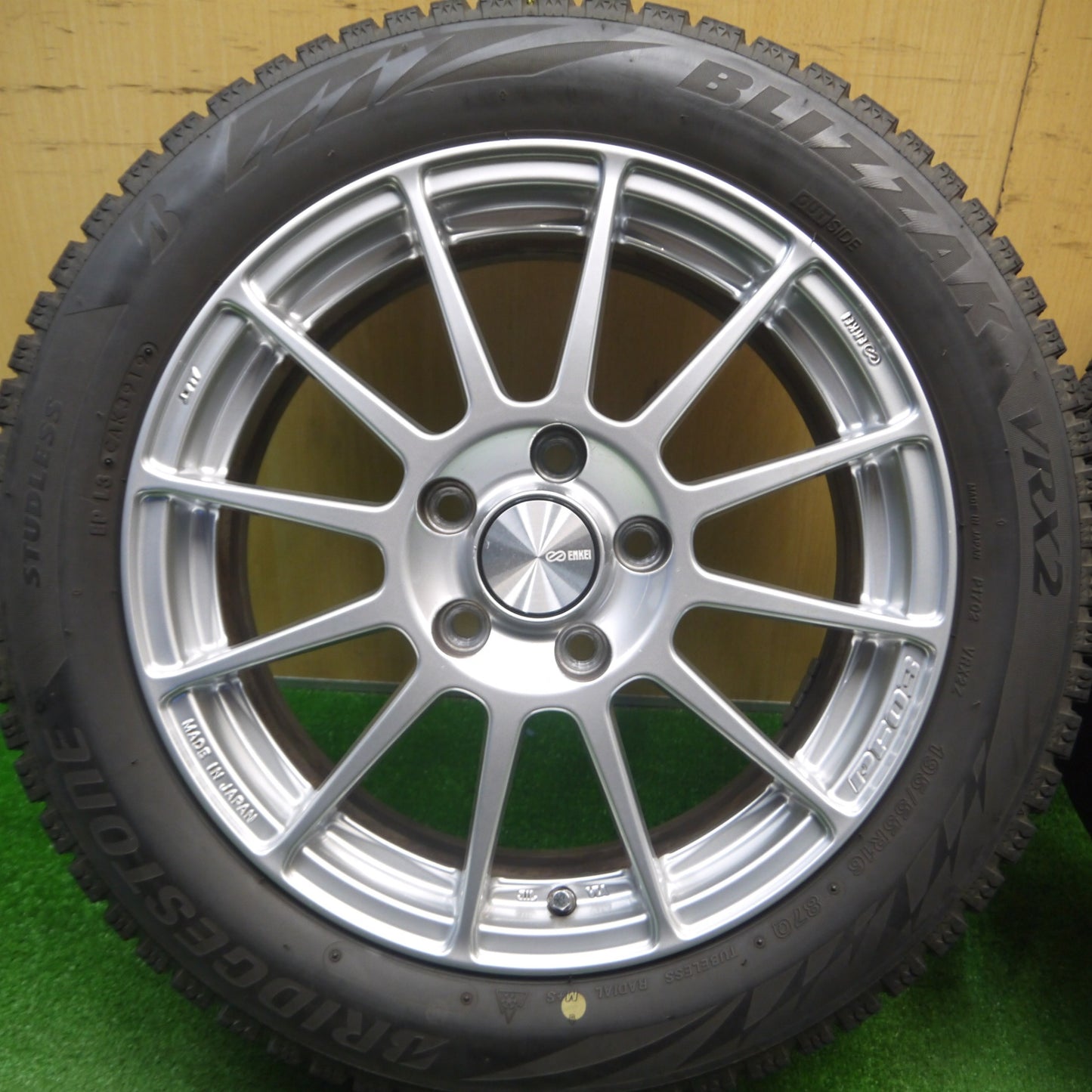 [送料無料] バリ溝！キレイ！9.5分★MINI 等 ENKEI PF03 195/55R16 スタッドレス ブリヂストン ブリザック VRX2 エンケイ 16インチ PCD112/5H★5012109Hス