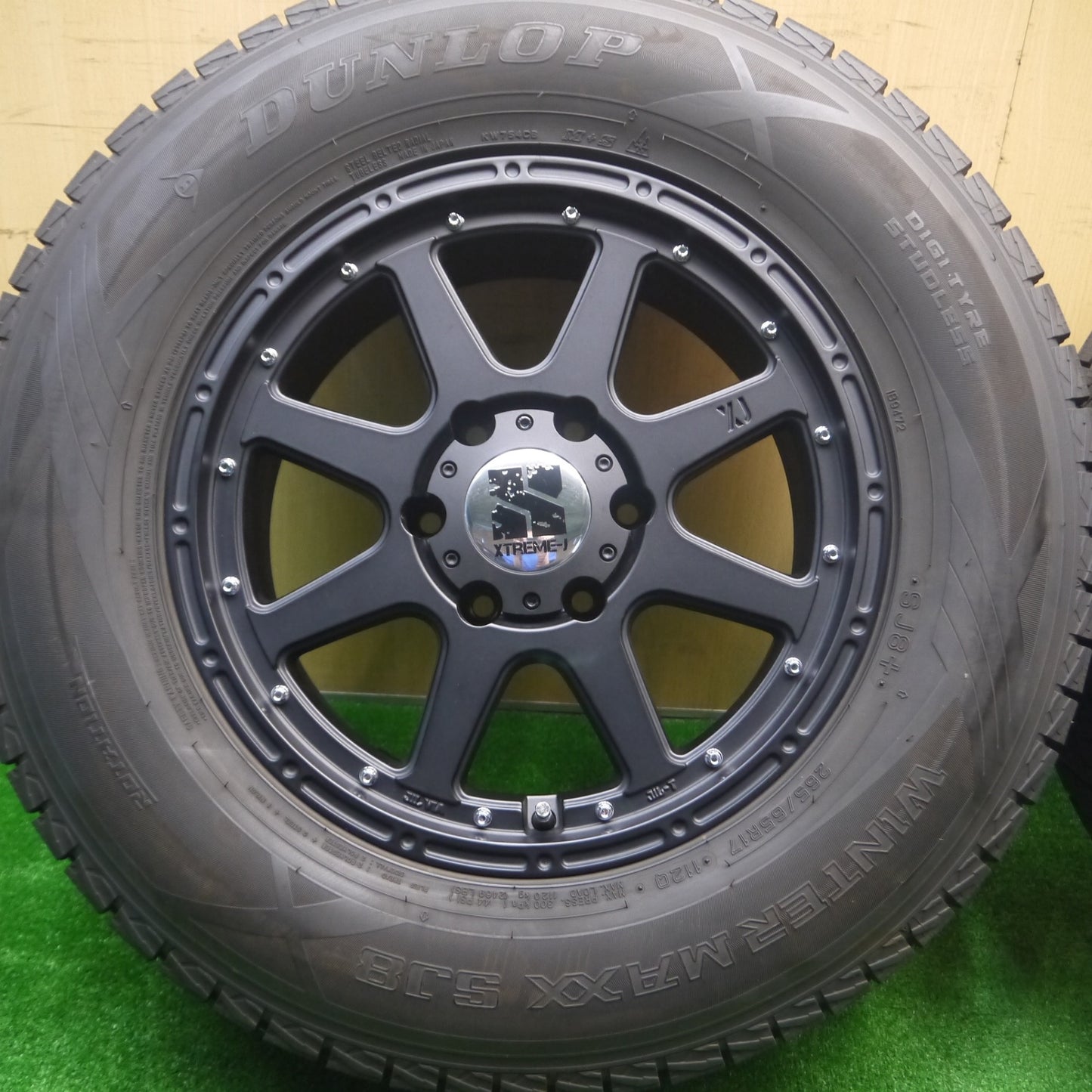 *送料無料* バリ溝！21年！キレイ！9.5分以上★XTREME-J スタッドレス 265/65R17 ダンロップ ウインターマックス SJ8 XJ エクストリームJ PCD139.7/6H★4083007Hス