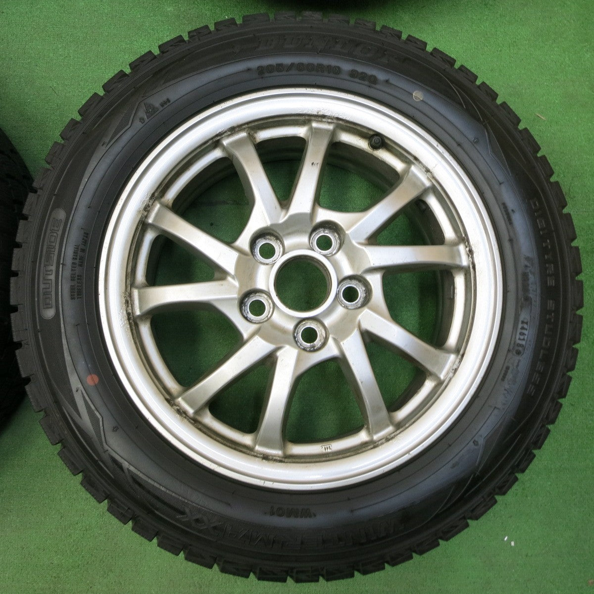 *送料無料* バリ溝！9.5分★トヨタ プリウスα 純正 205/60R16 スタッドレス ダンロップ ウインターマックス WM01 16インチ  PCD114.3/5H★4051106イス