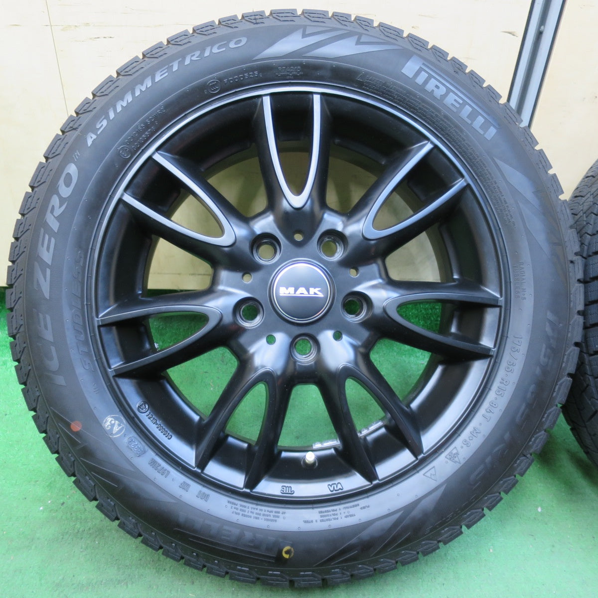 [送料無料] 超バリ溝！23年！キレイ！ほぼ10分★ミニ F56 等 MAK JACKIY 175/65R15 スタッドレス ピレリ アイスゼロ アシンメトリコ ジャッキー 15インチ PCD112/5H★5010808イス