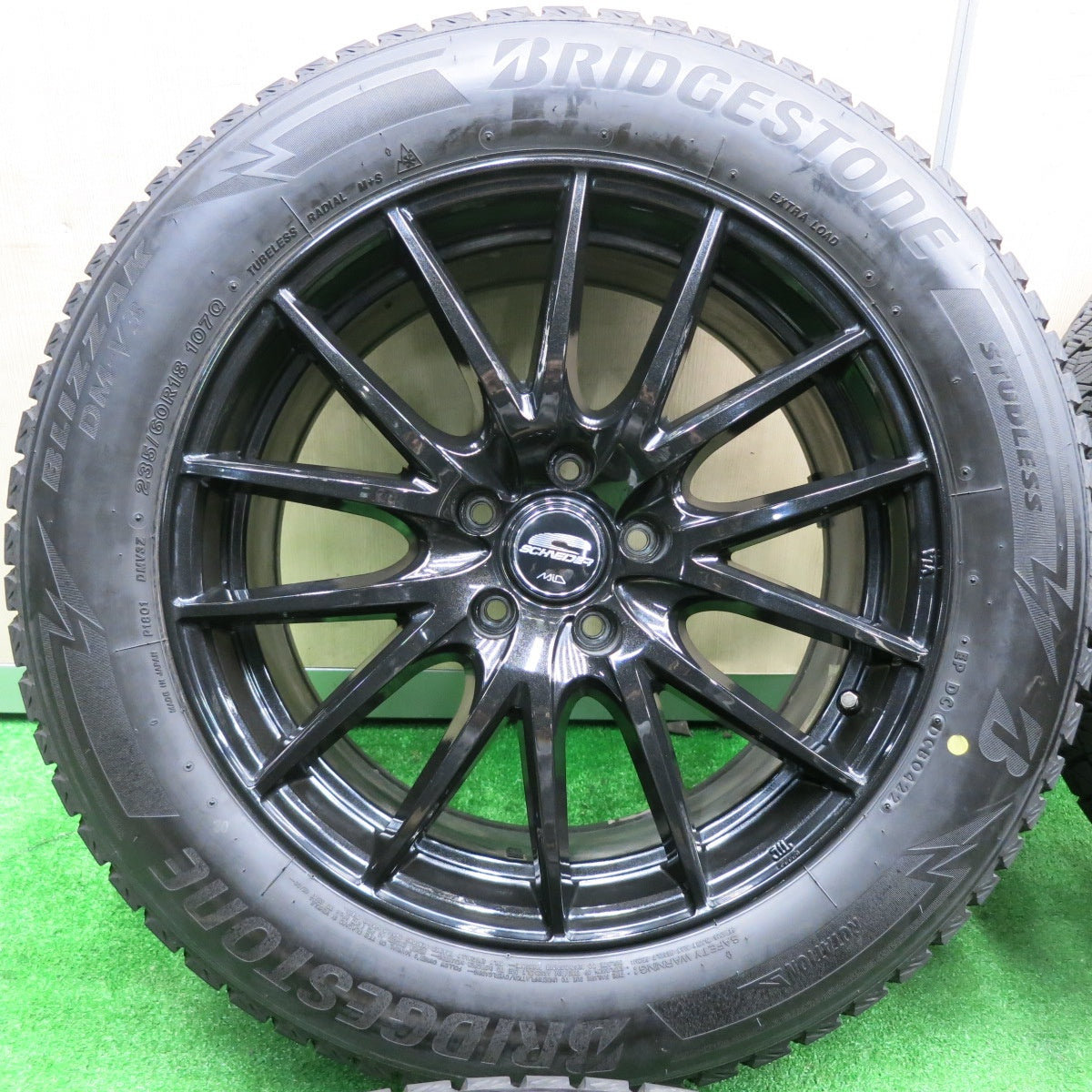 [送料無料] バリ溝！22年！キレイ！9分★スタッドレス 235/60R18 ブリヂストン ブリザック DM-V3 SCHNEIDER MiD シュナイダー 18インチ PCD114.3/5H★4112507TNス