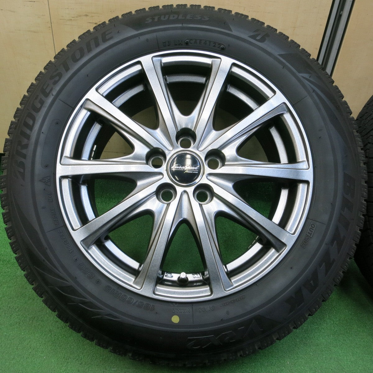 *送料無料* キレイ！22年★スタッドレス 185/65R15 ブリヂストン ブリザック VRX2 EuroSpeed MANARAY SPORT 15インチ PCD100/5H★4042708イス