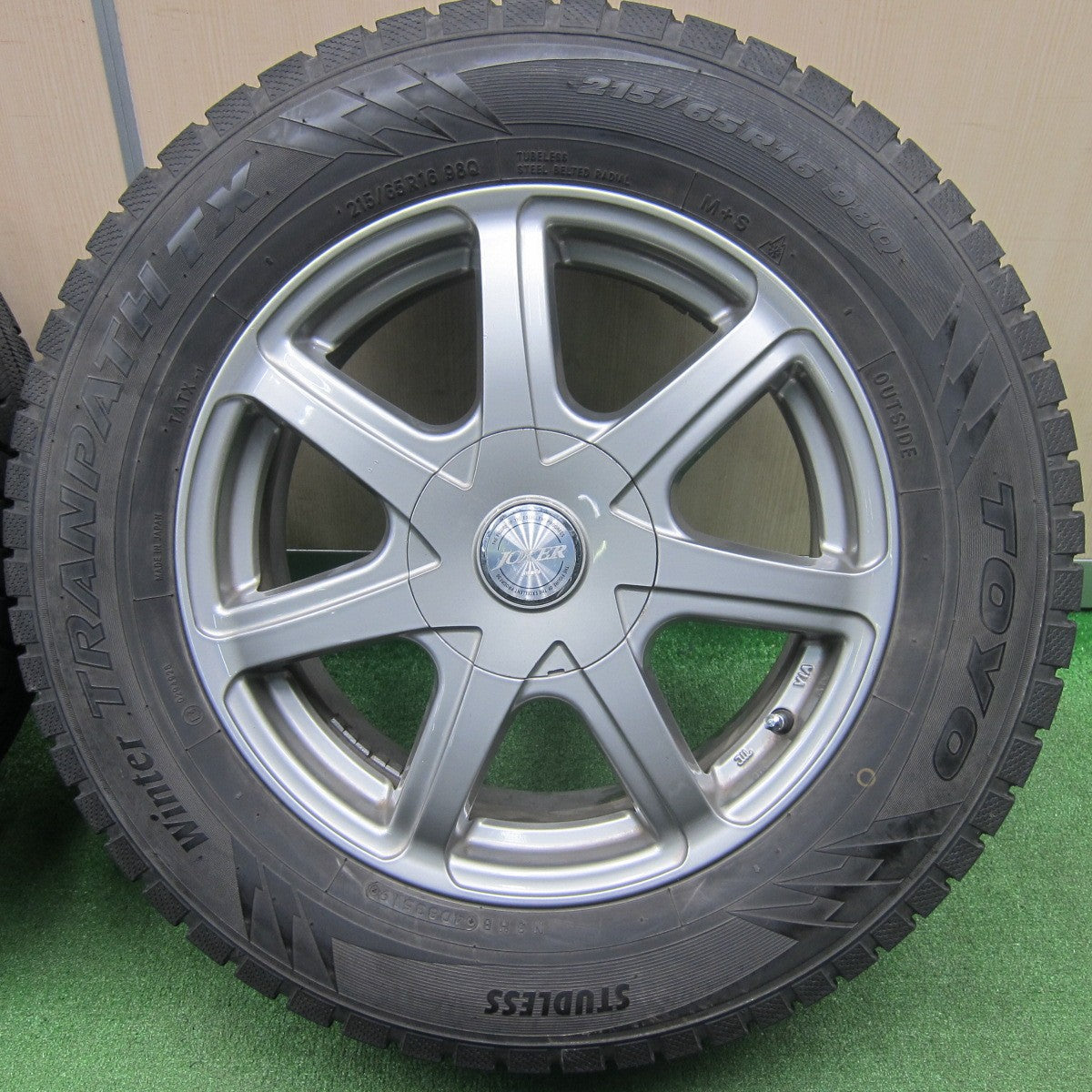 [送料無料] バリ溝！キレイ！9分★スタッドレス 215/65R16 トーヨー ウインター トランパス TX JOKER ジョーカー 16インチ PCD114.3/5H★4121410TNス