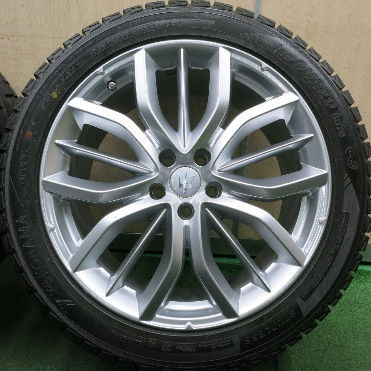 *送料無料* センサー付！バリ溝！9.5分★マセラティ レヴァンテ 純正 OP 265/45R20 295/40R20 スタッドレス ヨコハマ G075 ジオランダー i/T-S PCD114.3/5H★4071101HAス