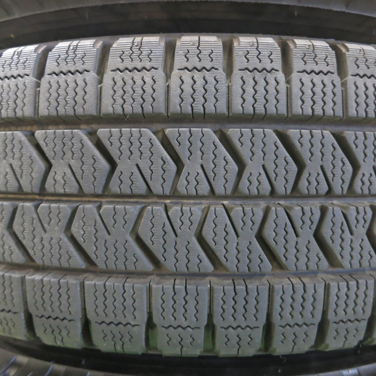 送料無料* バリ溝！23年！9.5分以上☆トラック タイヤ 205/75R16 113/111N スタッドレス ブリヂストン ブリザック |  名古屋/岐阜の中古カー用品・工具の買取/販売ならガレージゲット